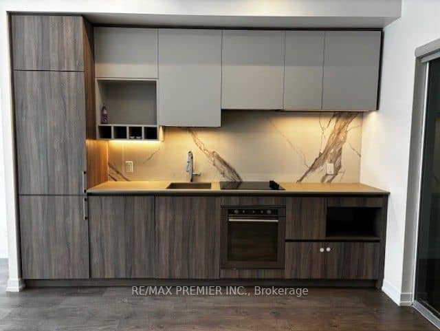 7 Buttermill Avenue TH 20, Vaughan, ON L4K 0M5