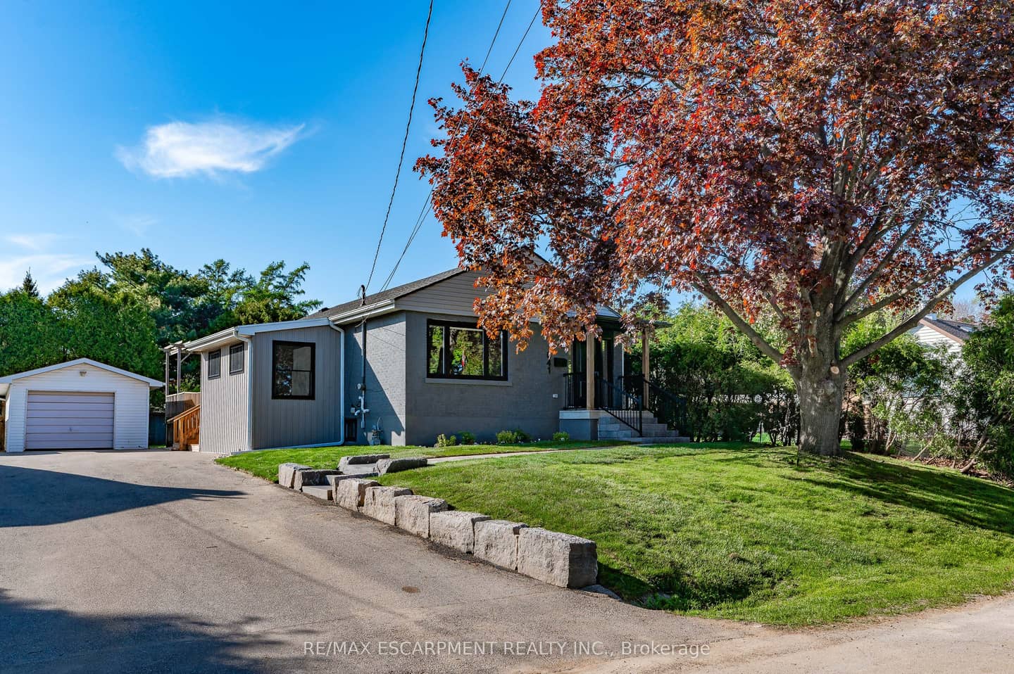 1041 Shepherd's Drive, Burlington, ON L7T 3R4