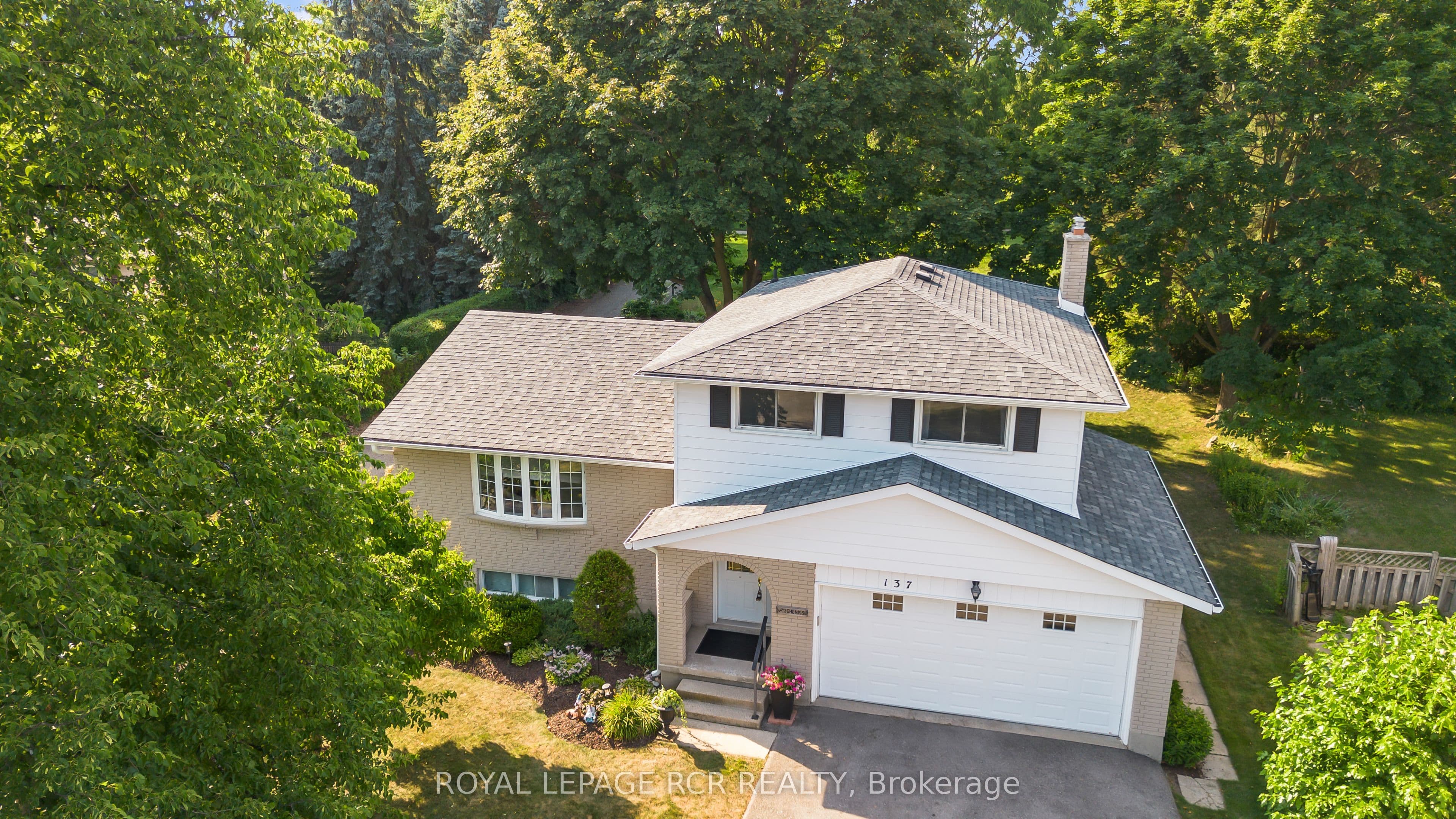 137 White Pine Crescent, Waterloo, ON N2V 1B3
