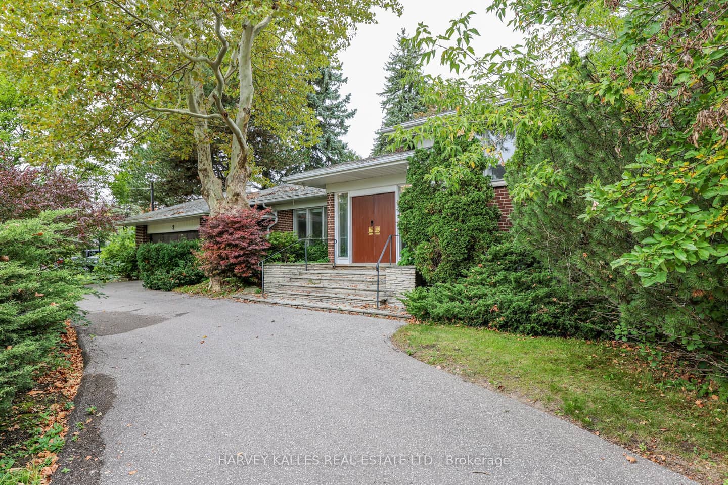 2 Colvestone Road, Toronto, ON M2L 1X3