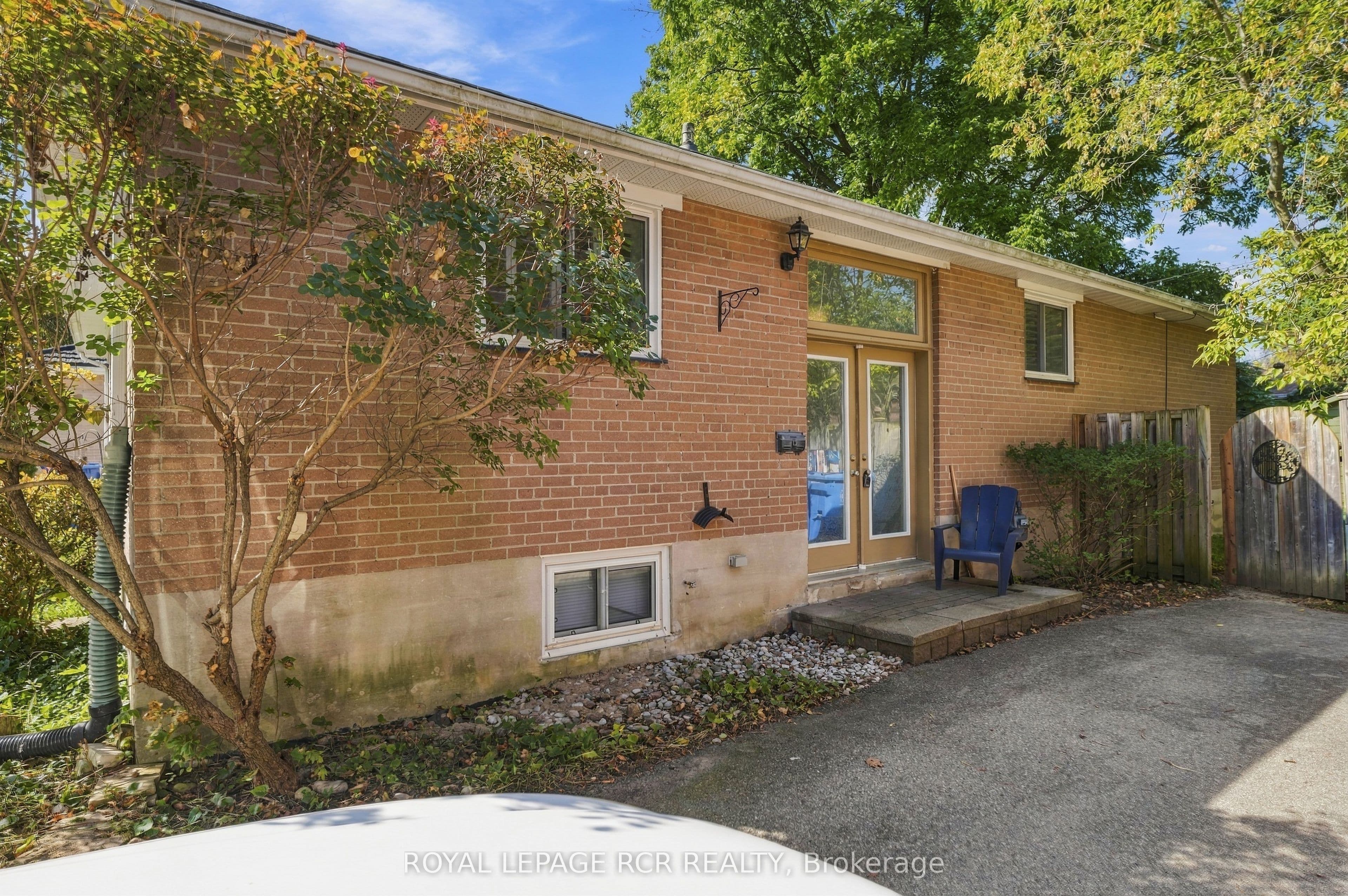 70 Tecumseh Drive, Aurora, ON L4G 2X4