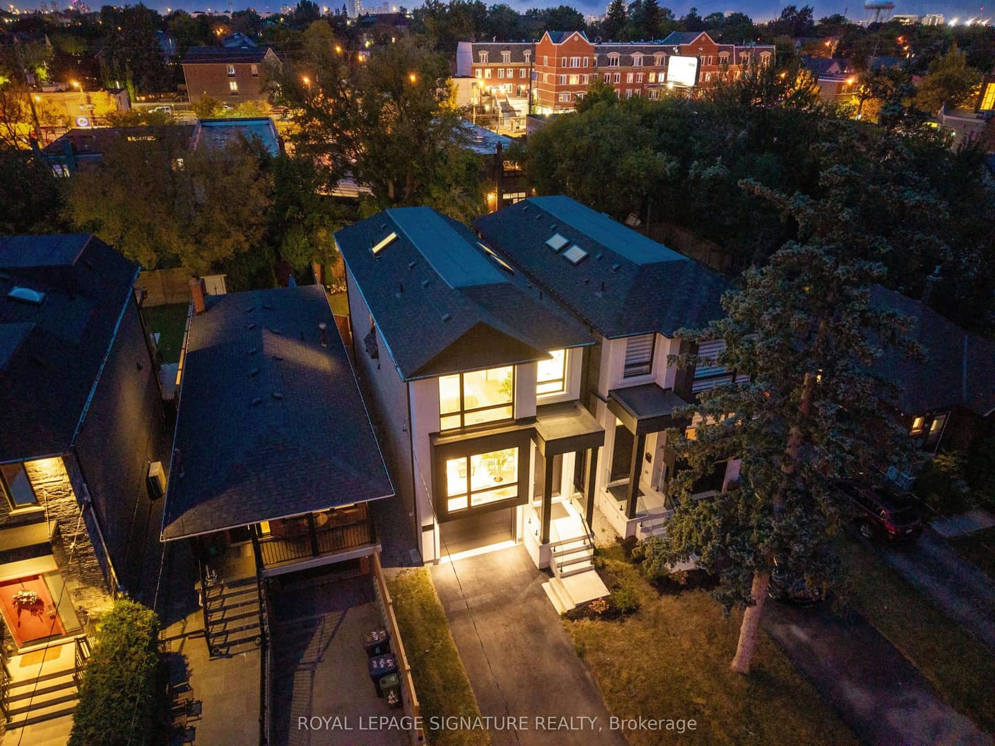 62 Ash Crescent, Toronto, ON M8W 1E6