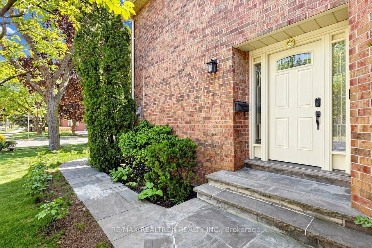 1120 Potters Wheel Crescent, Oakville, ON L6M 1J2