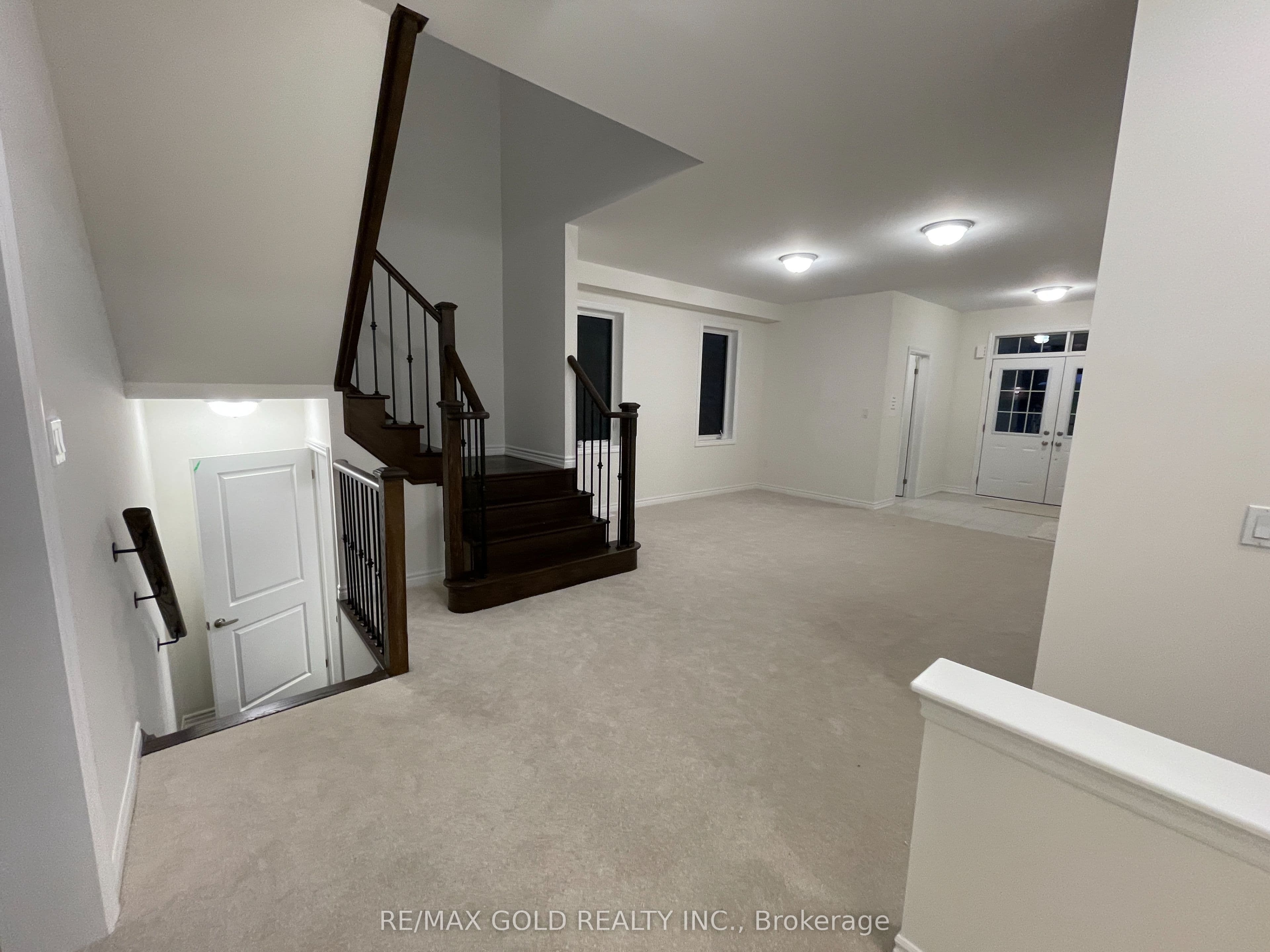 21 Sanford Circle, Springwater, ON L9X 2A8