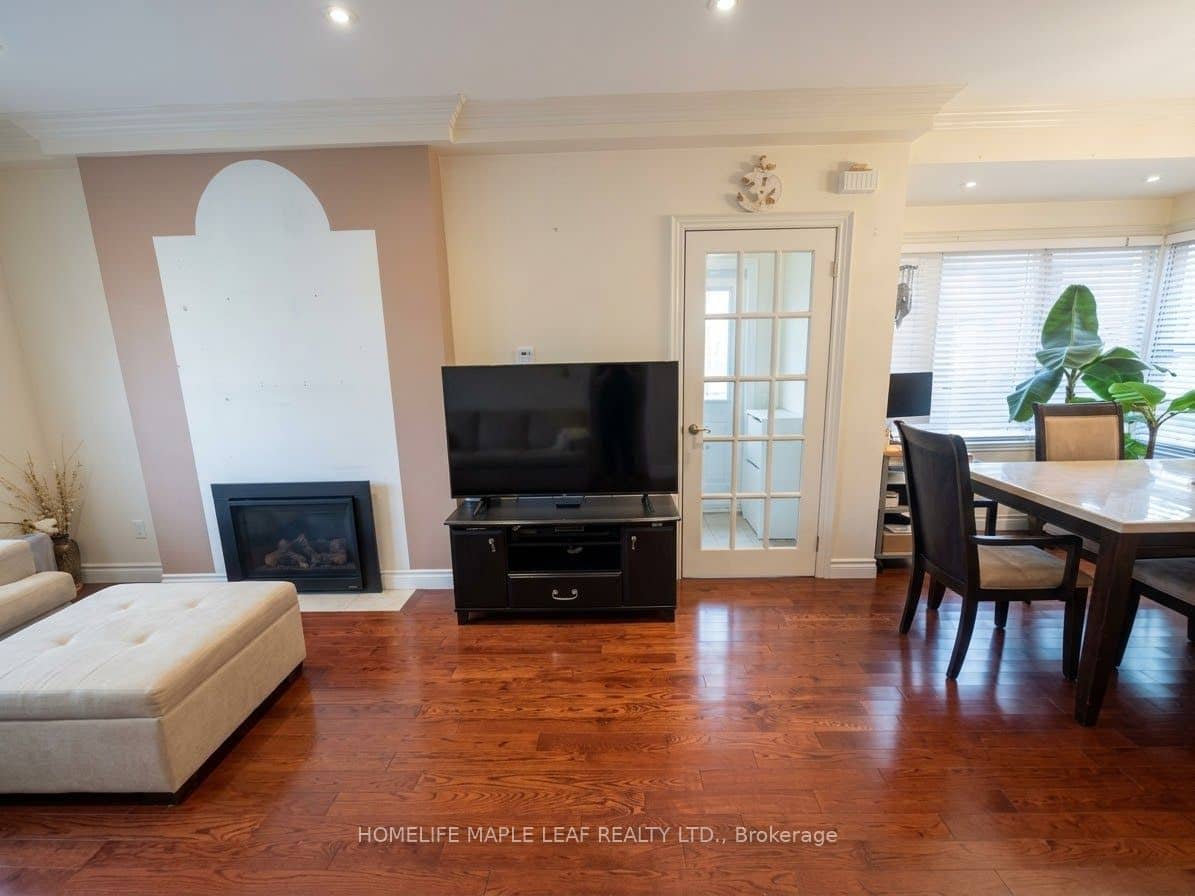 600 Oakwood Avenue, Toronto, ON M6E 2X8