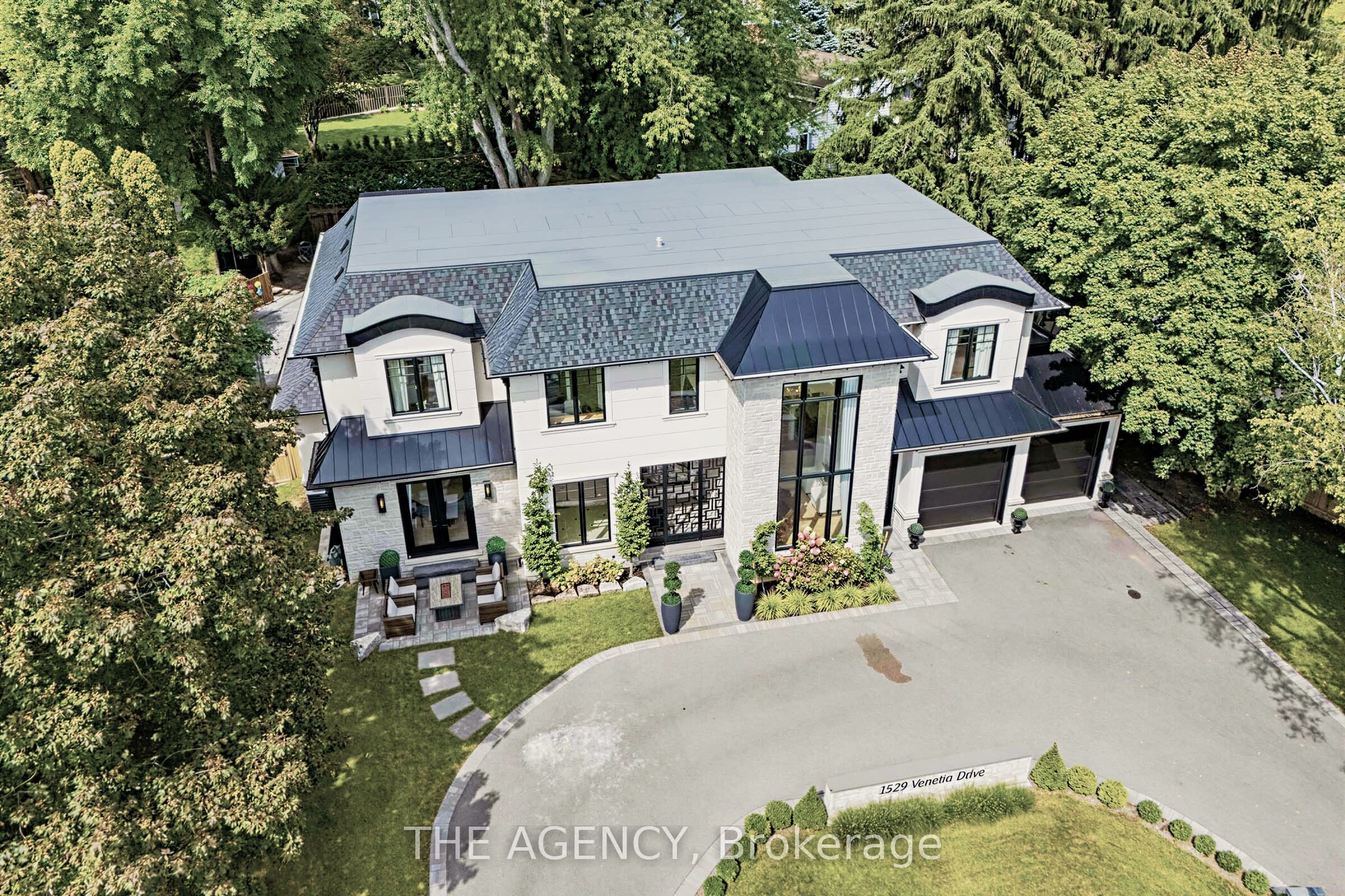 1529 Venetia Drive, Oakville, ON L6L 1K8