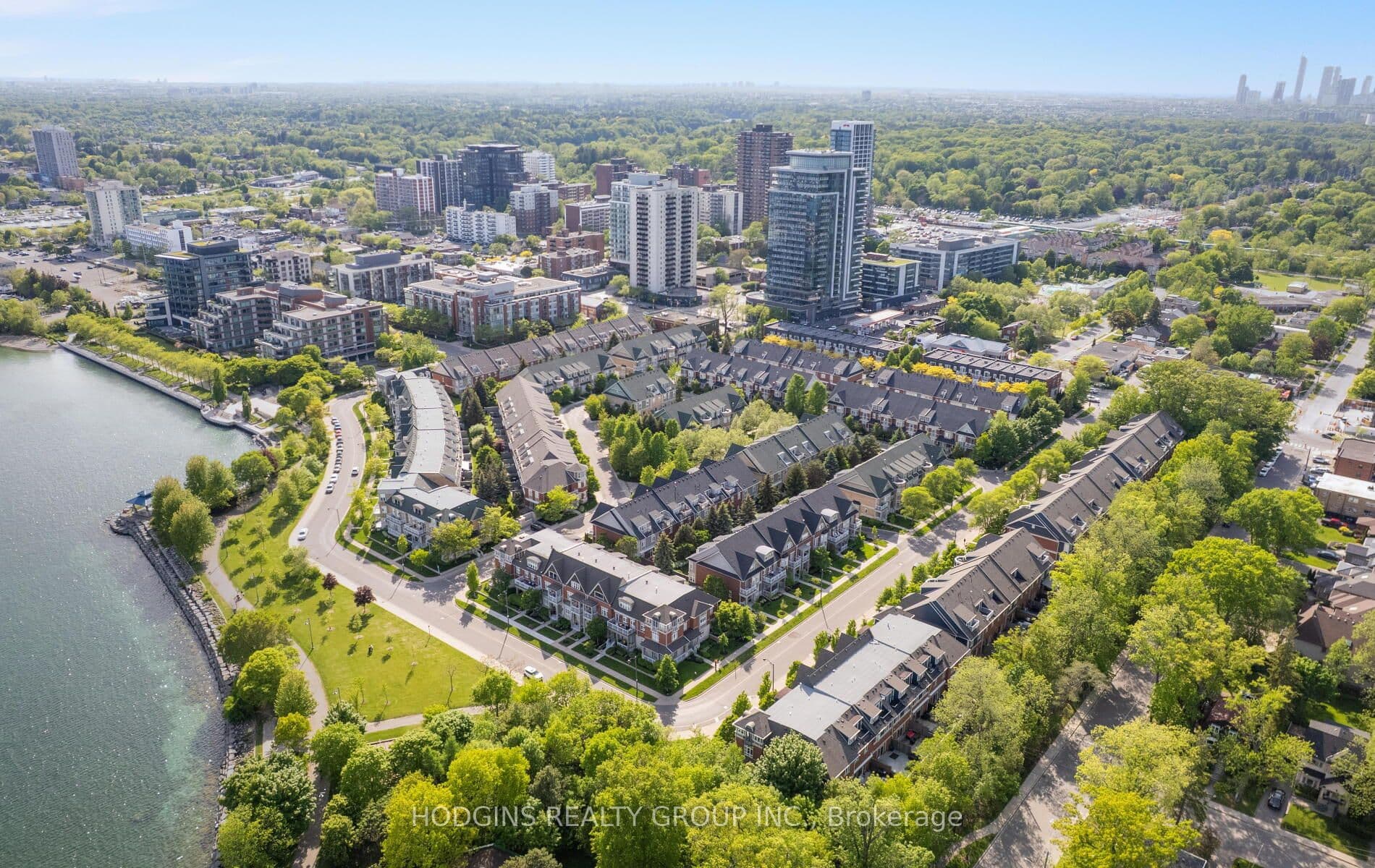 136 St Lawrence Drive 42, Mississauga, ON L5G 4V1