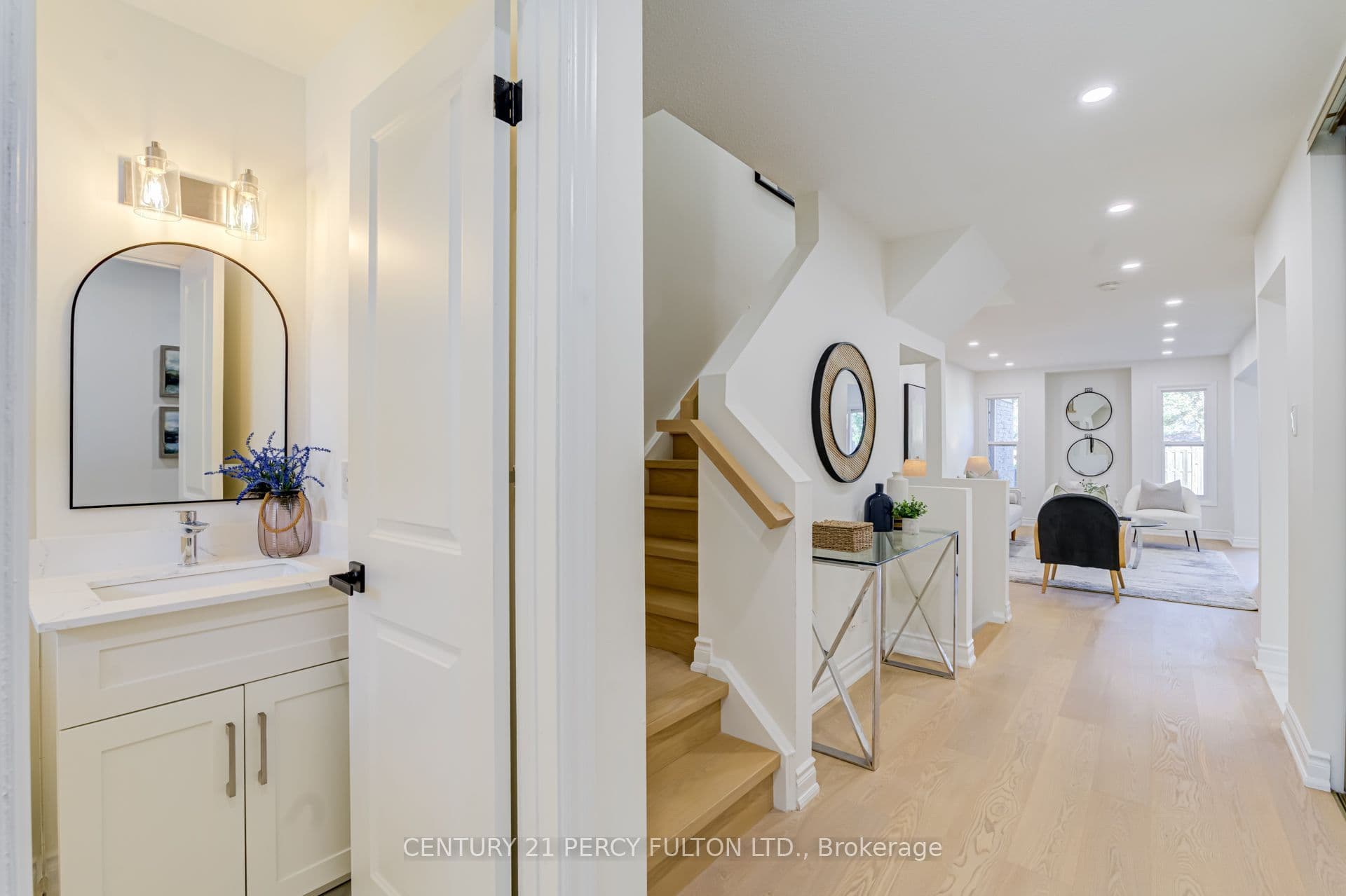 33 Lorna Rae Boulevard, Toronto, ON M1V 2C7