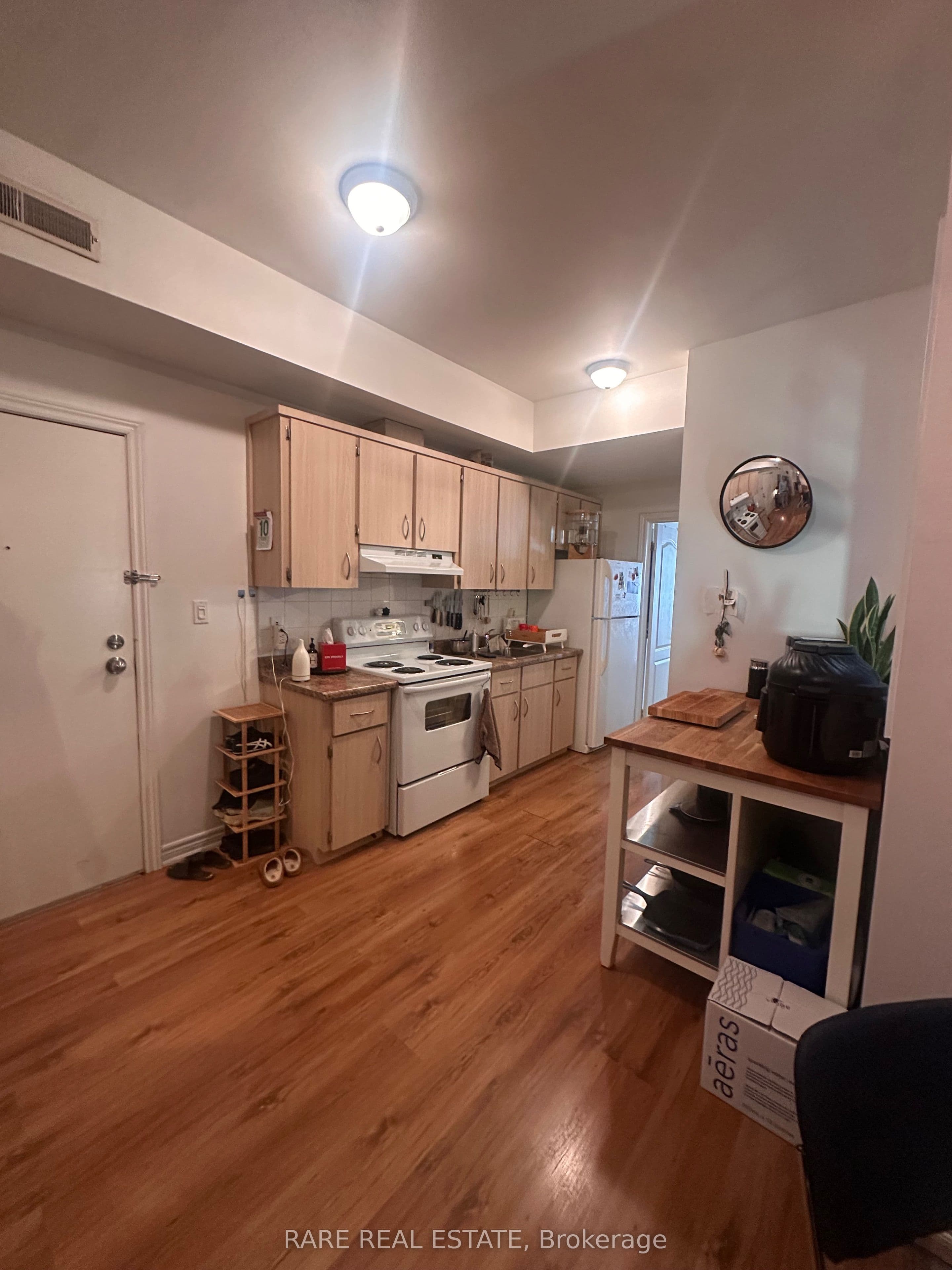 198 Augusta Avenue 3, Toronto, ON M5T 2L6