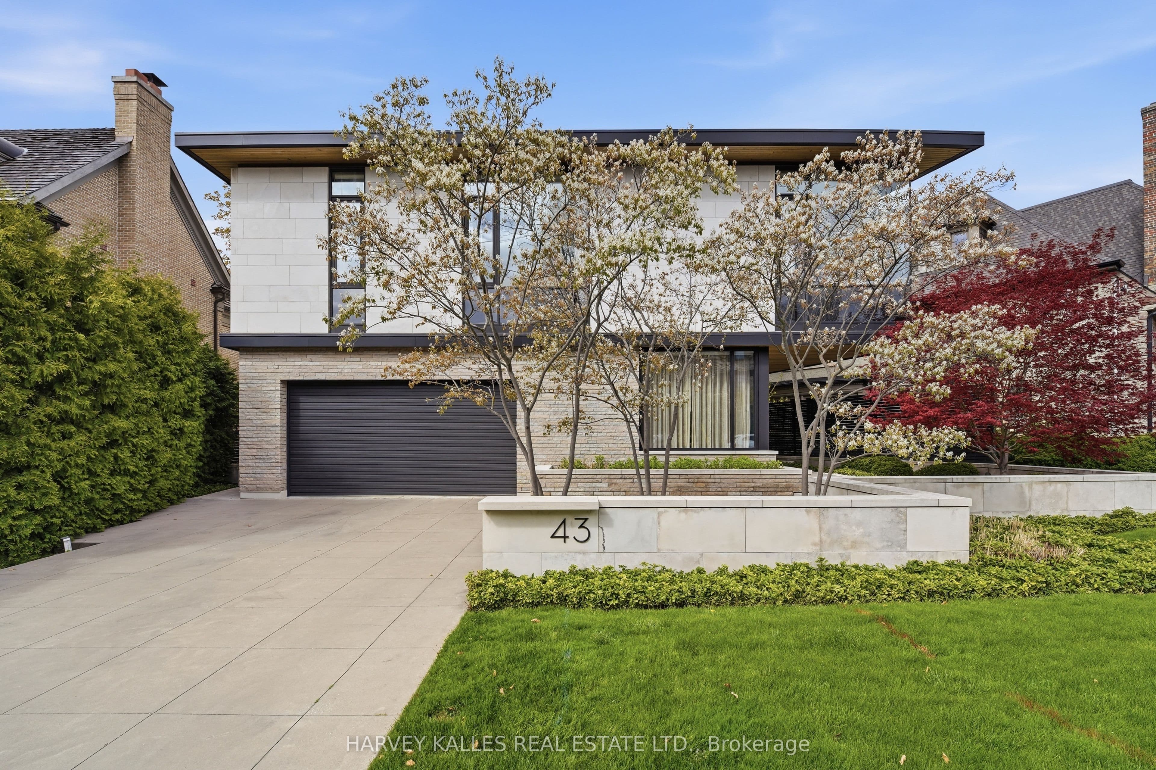 43 Hillholm Road, Toronto, ON M5P 1M4