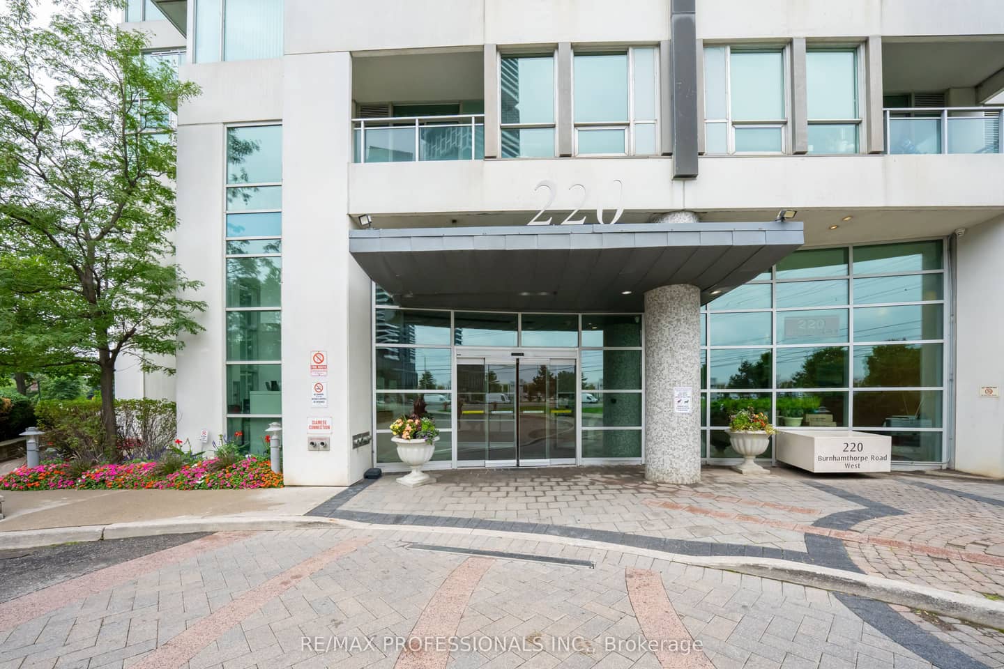 220 Burnhamthorpe Road W 2004, Mississauga, ON L5B 4N4