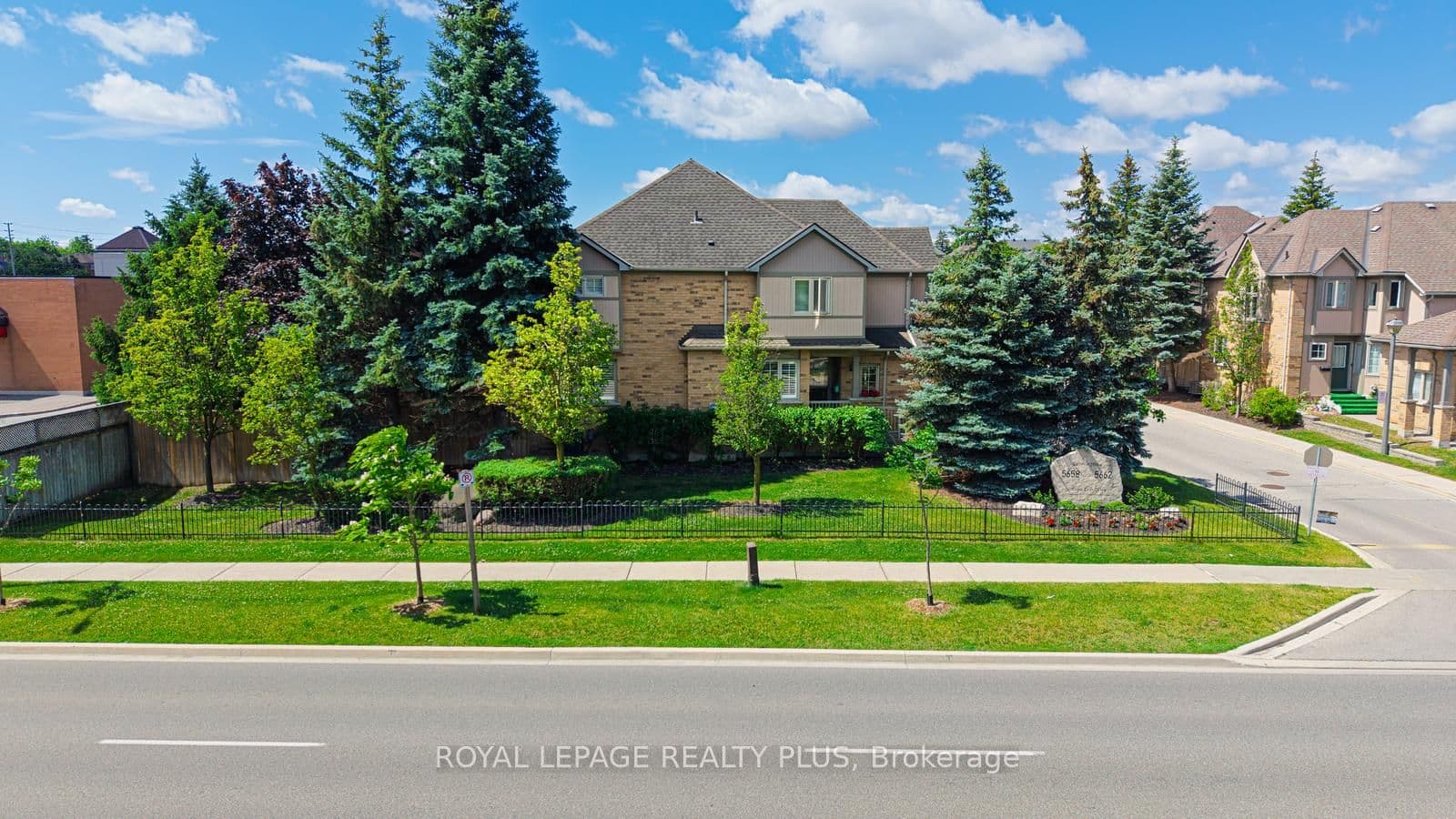 5658 Glen Erin Drive 1, Mississauga, ON L5M 6C4