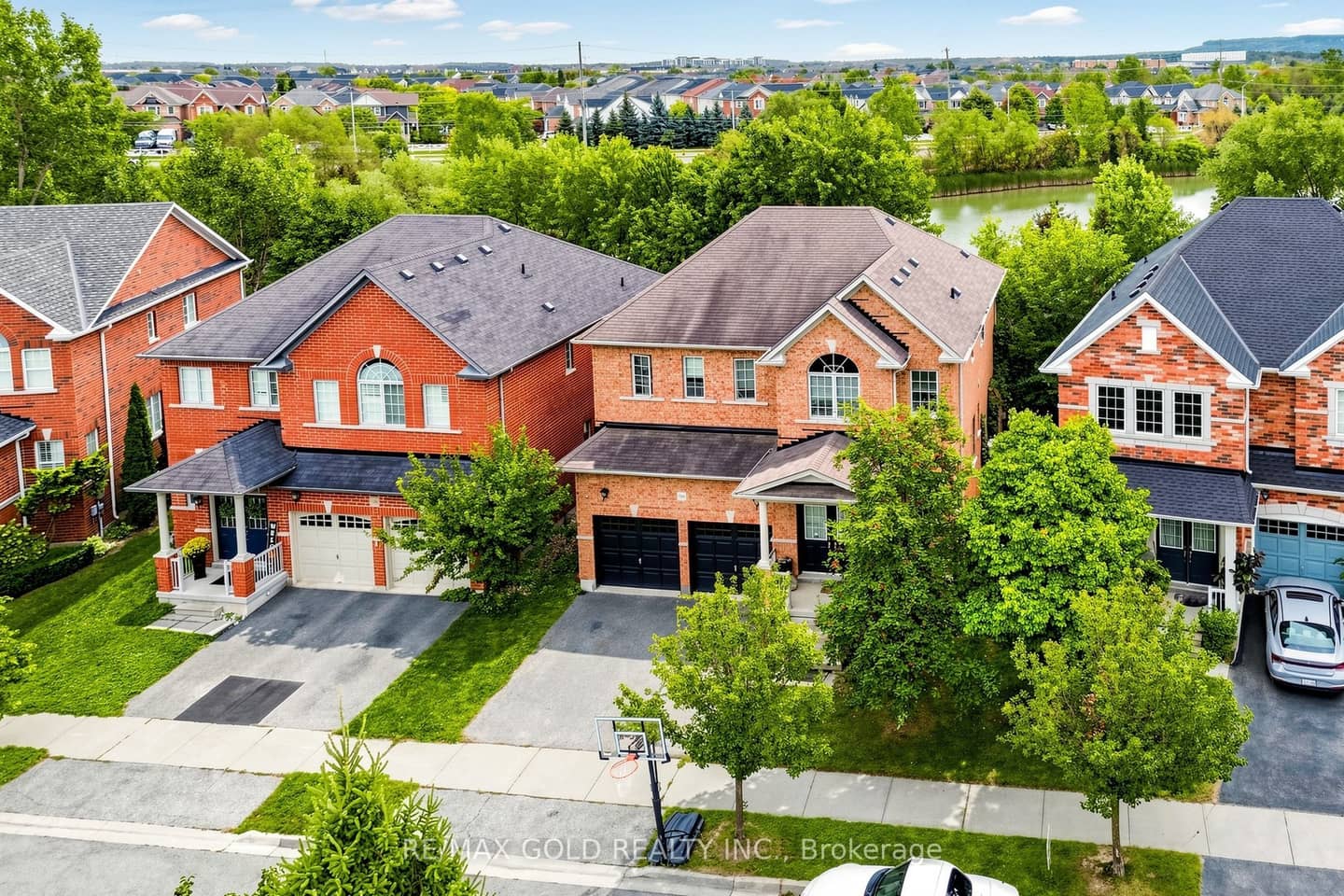 284 Holmes Crescent, Milton, ON L9T 0R2