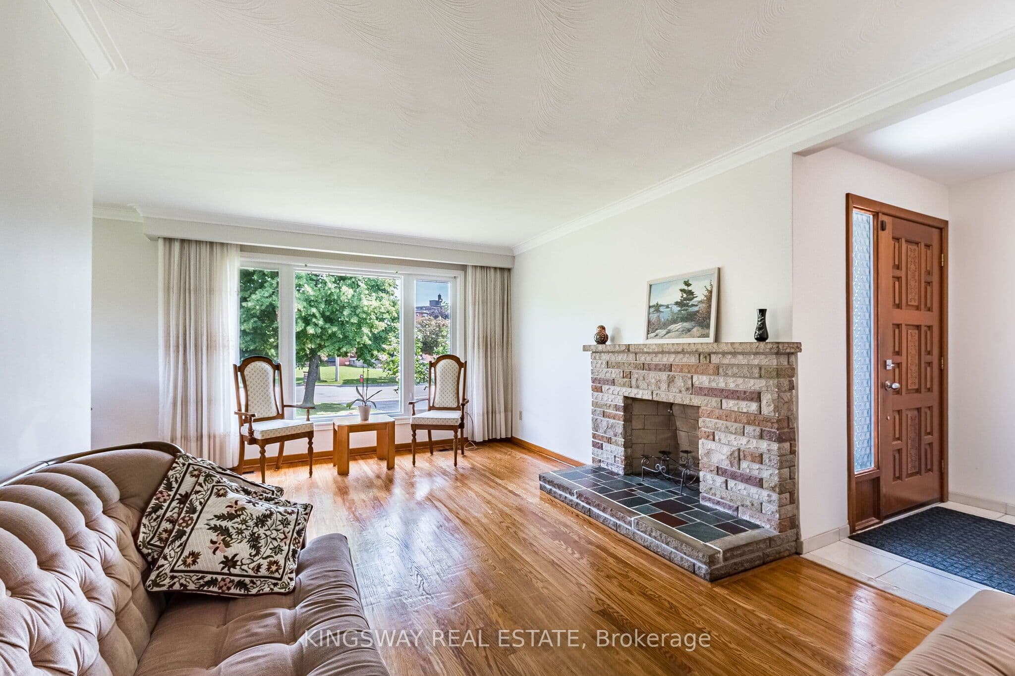 163 Floradale Drive, Mississauga, ON L5B 1G2