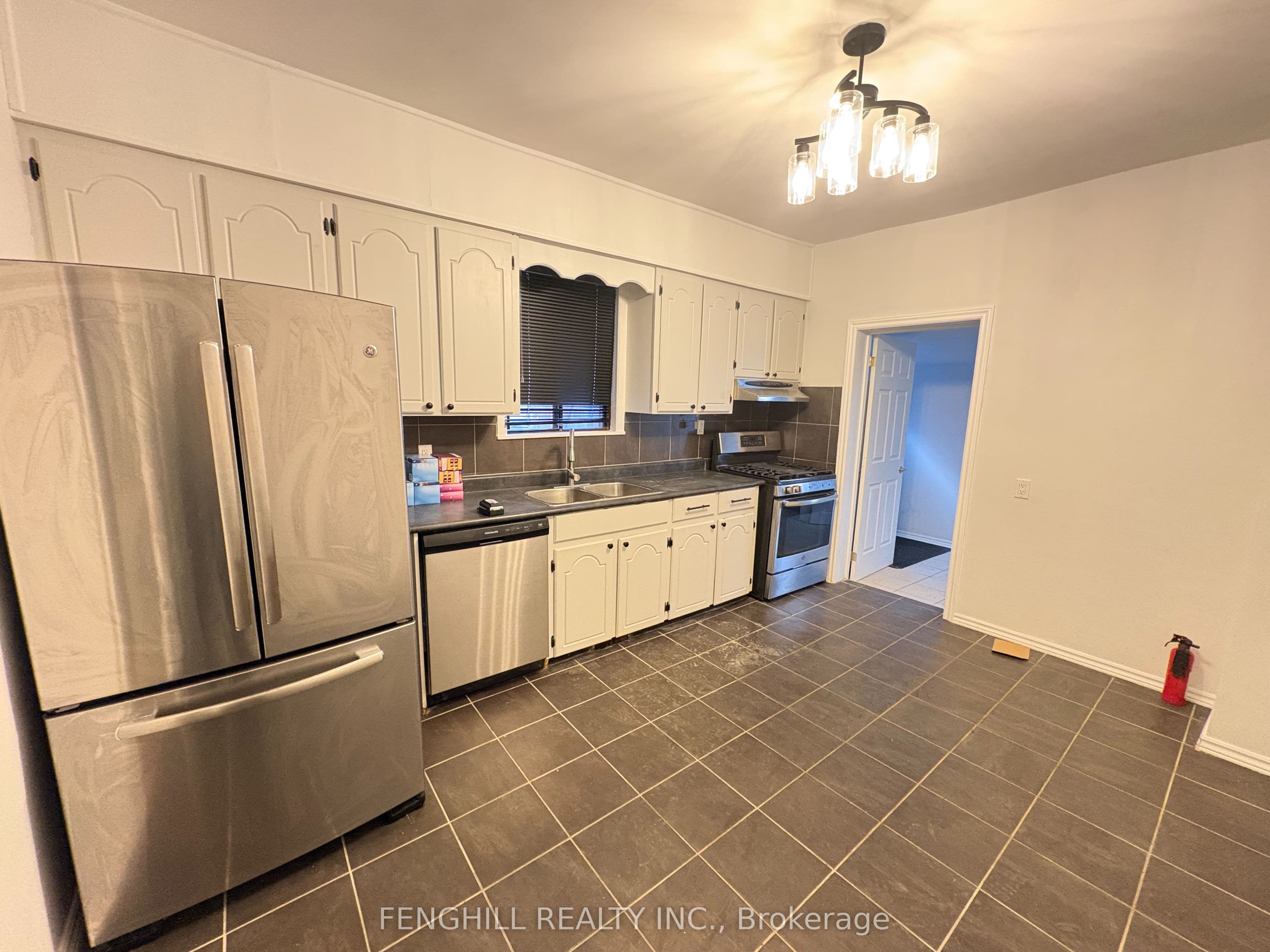 270 Clinton (Main Level) Street, Toronto, ON M6G 2Y6