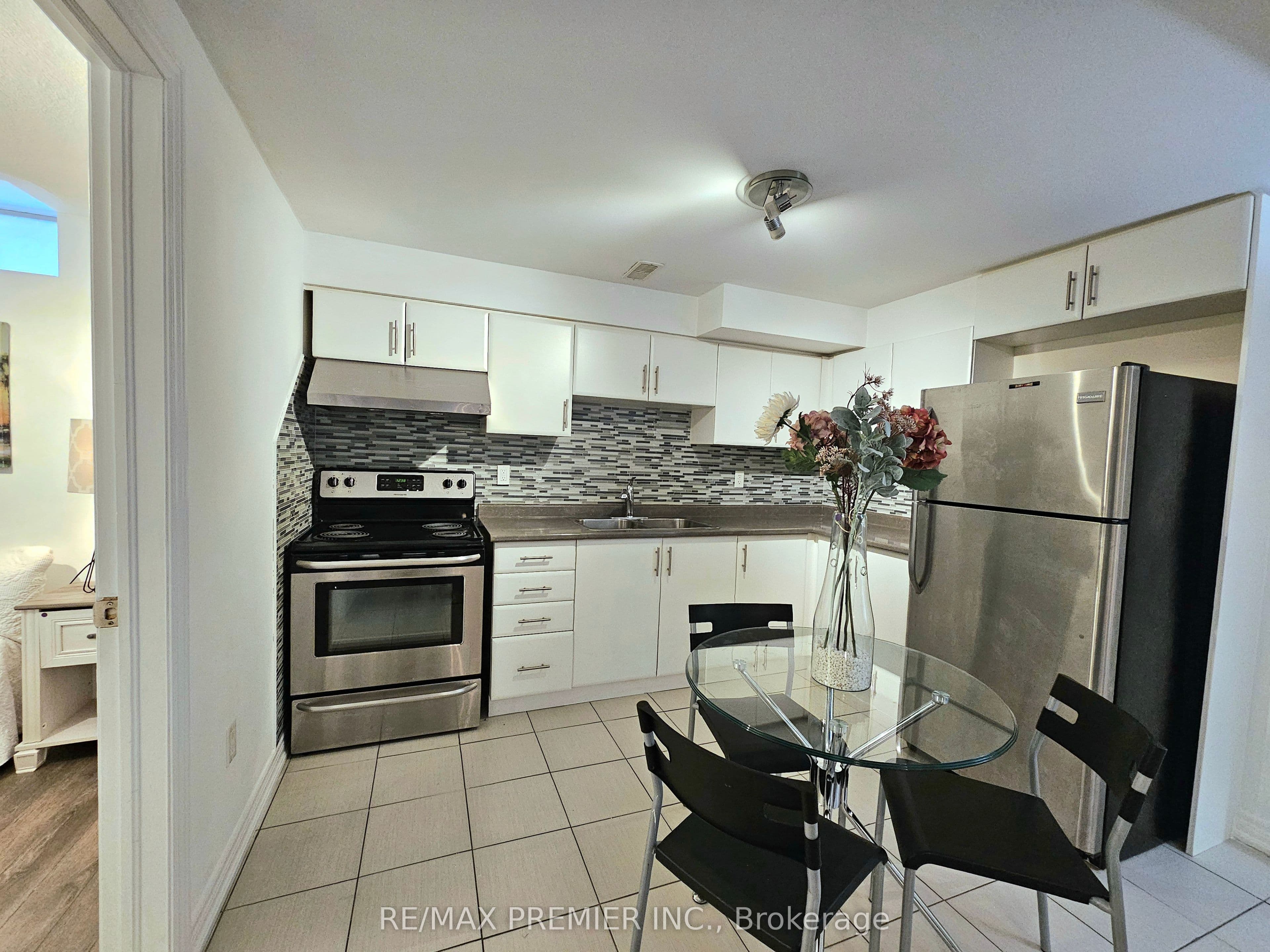 3900 Arvona Place Bsmt, Mississauga, ON L5M 0Y5