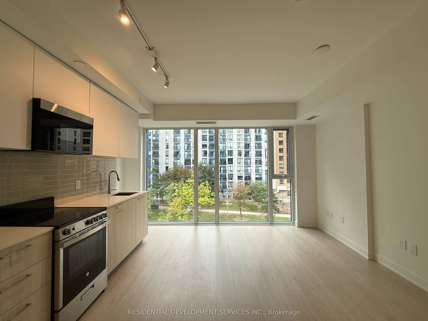 65 Mutual Street 408, Toronto, ON M5B 0E5