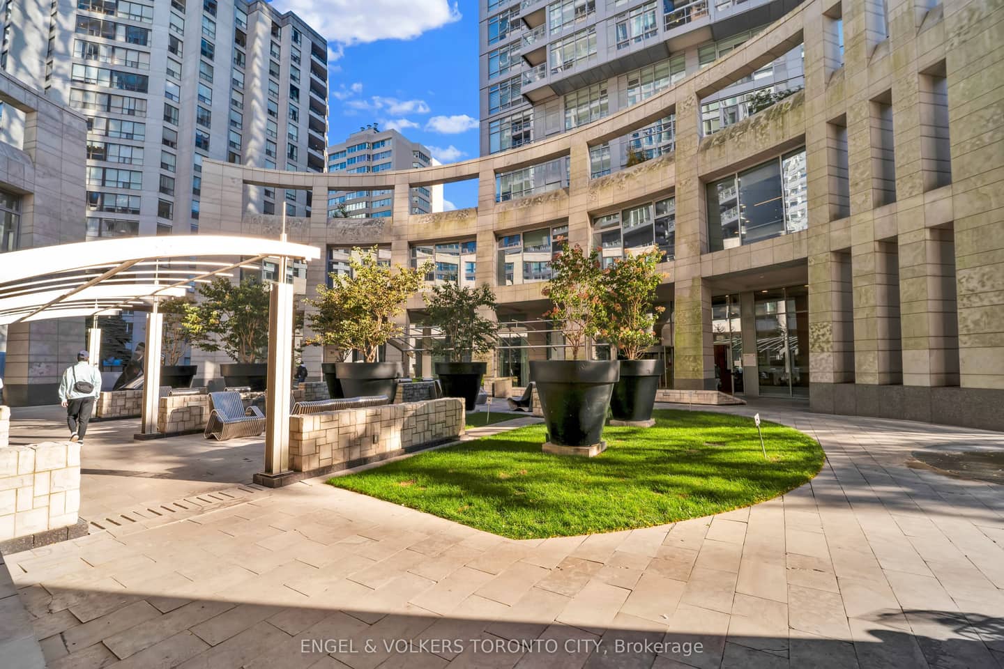 2181 Yonge Street 3402, Toronto, ON M4S 3H7