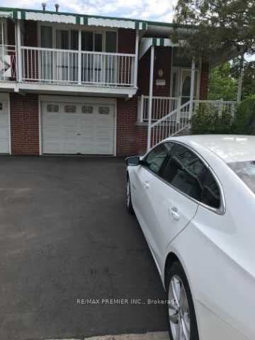 1 Futura Drive, Toronto, ON M3N 2L6