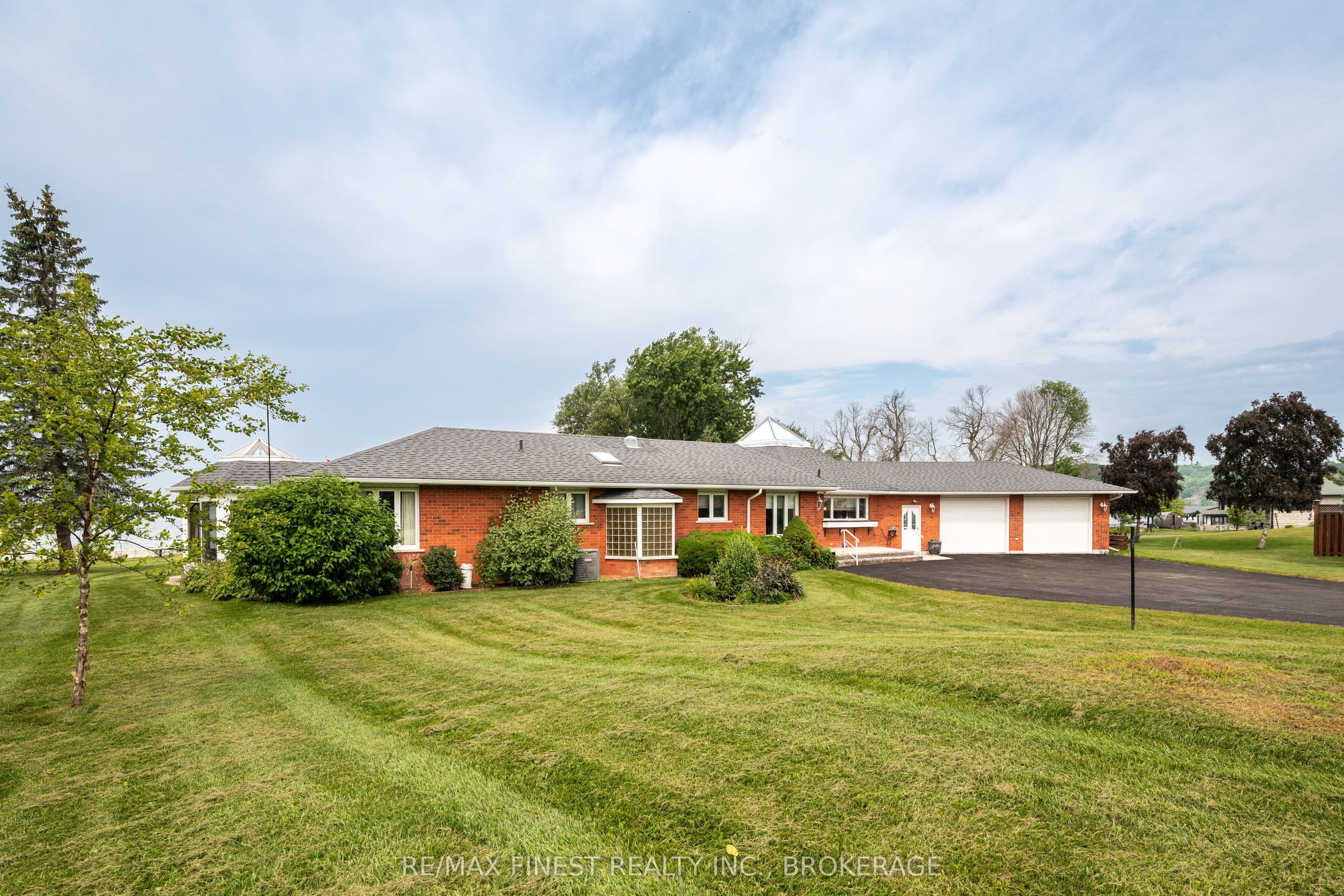 32 Howe Island Drive, Frontenac Islands, ON K7G 2V6