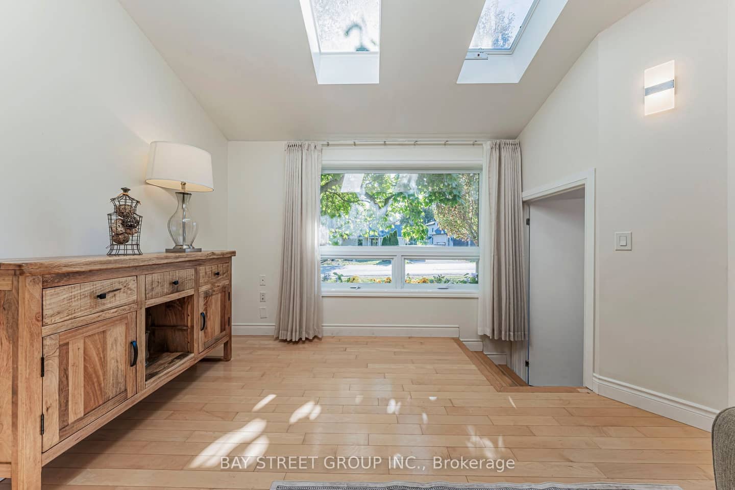 1111 Kent Avenue, Oakville, ON L6H 1Z9