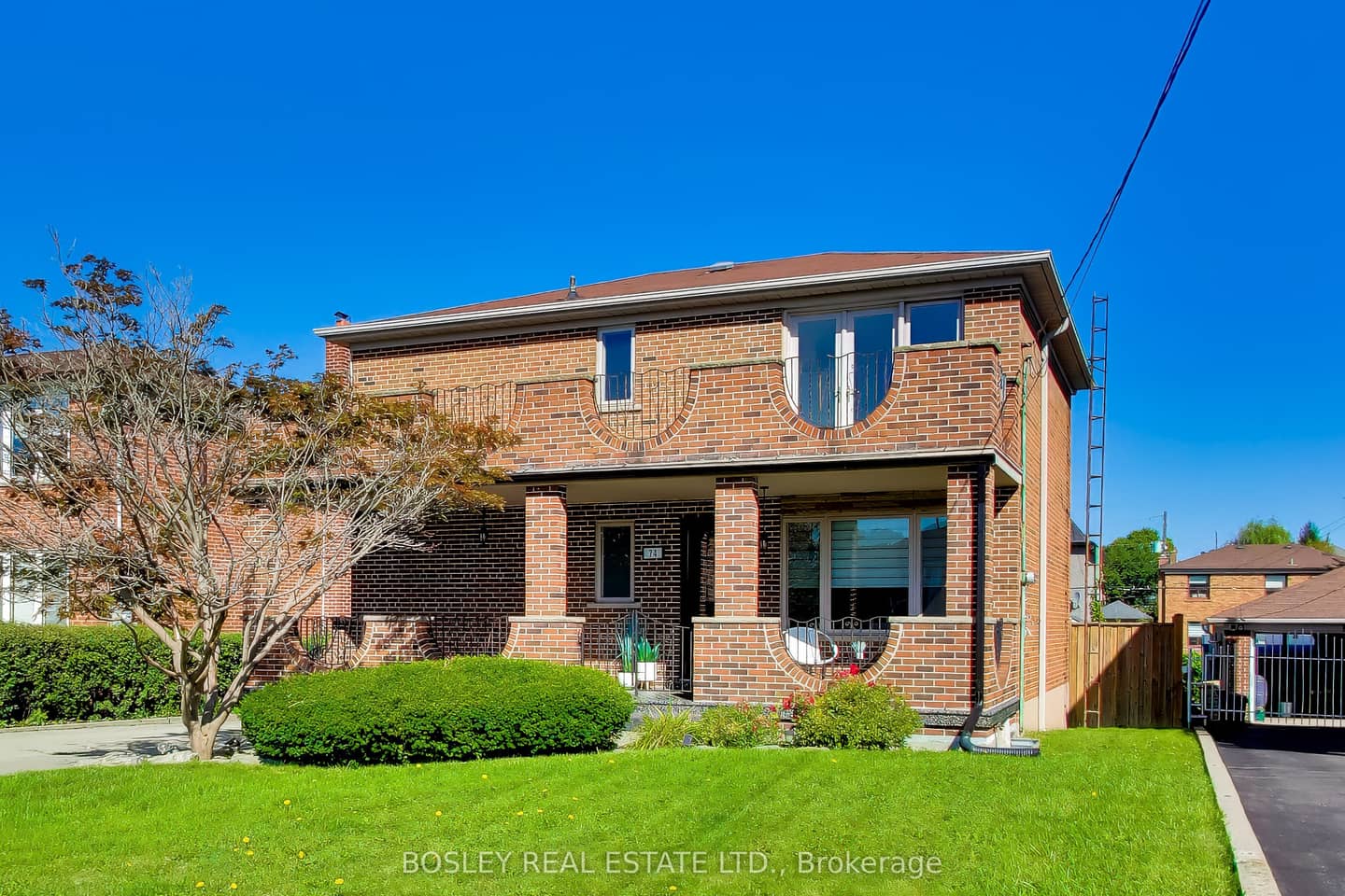 74 Raven Road, Toronto, ON M6L 2A7