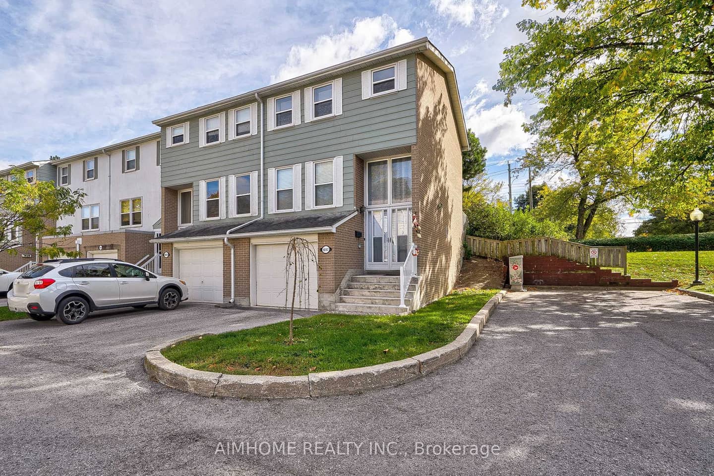 1692 John Street, Markham, ON L3T 1Y9