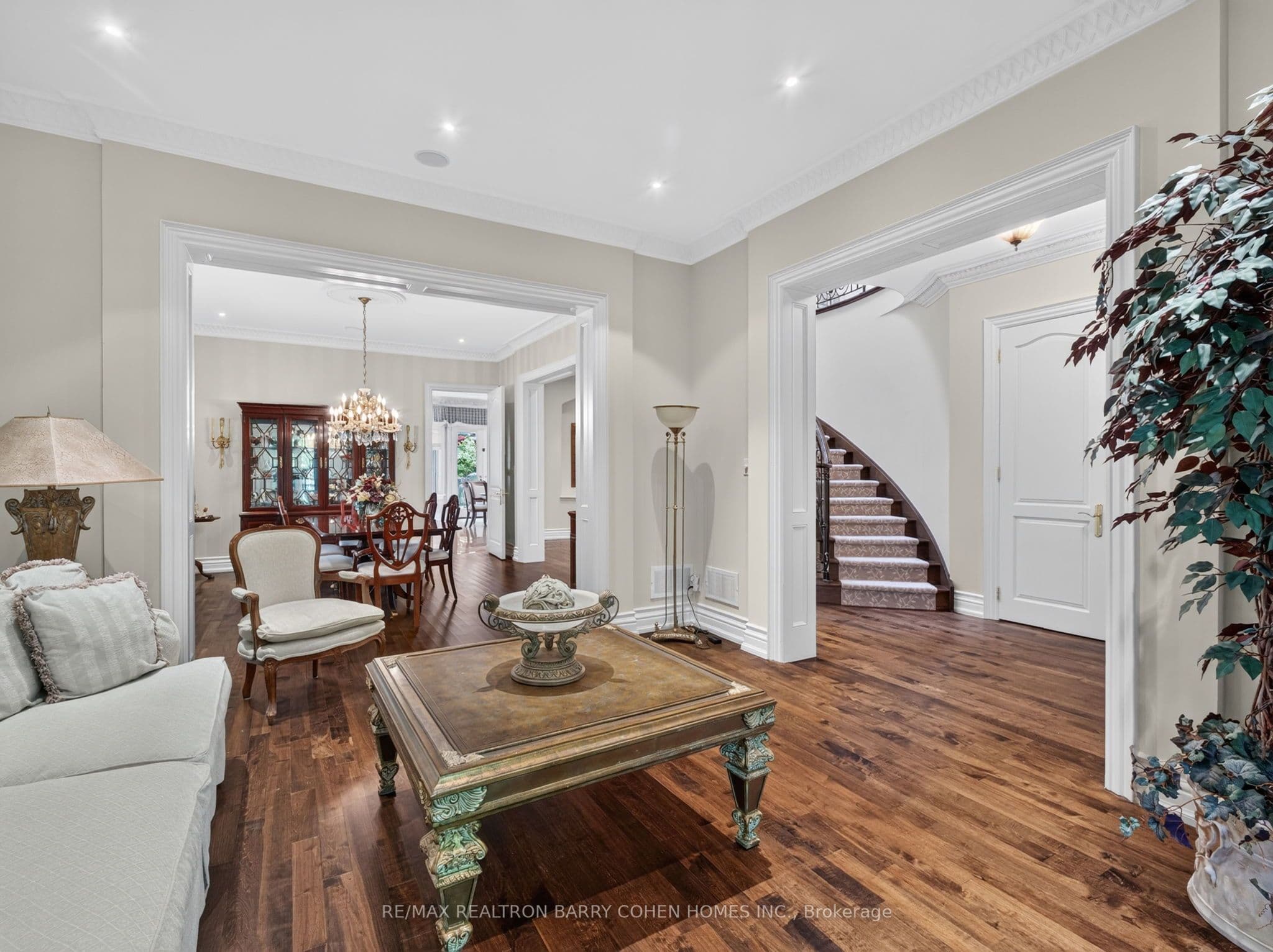 57 Yorkminster Road, Toronto, ON M2P 1M4
