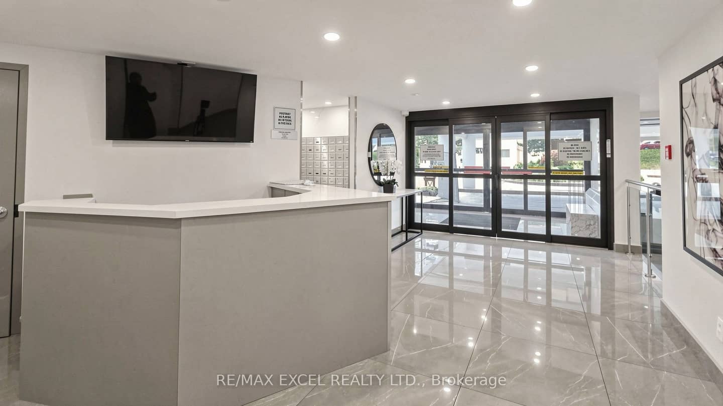 10 Edgecliff Golfway 1808, Toronto, ON M3C 3A3