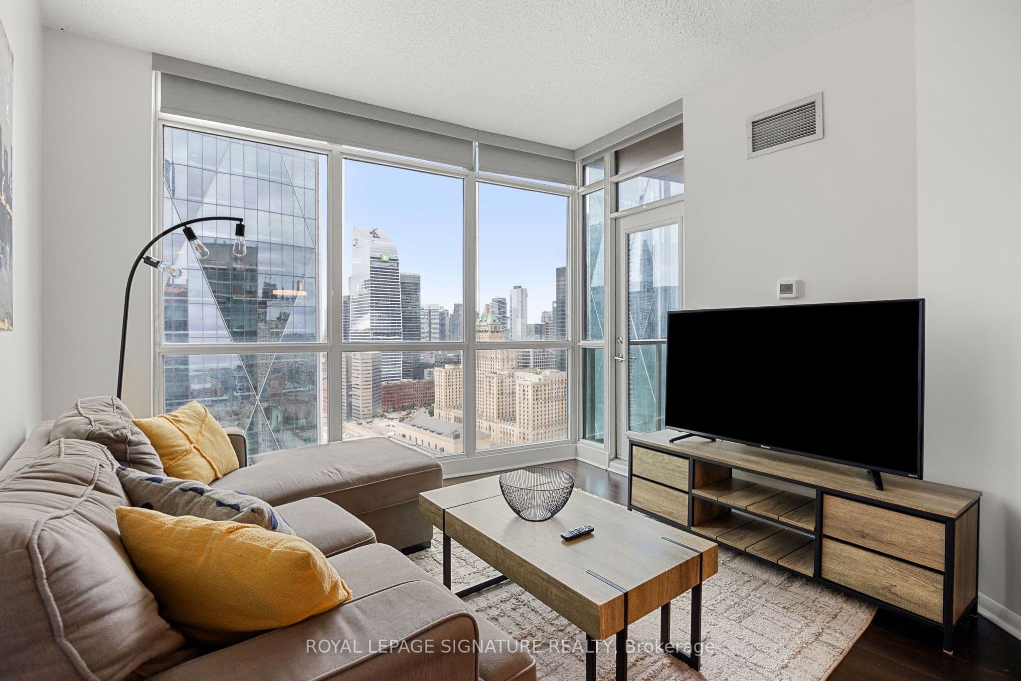 18 Yonge Street 3602, Toronto, ON M5E 1Z8
