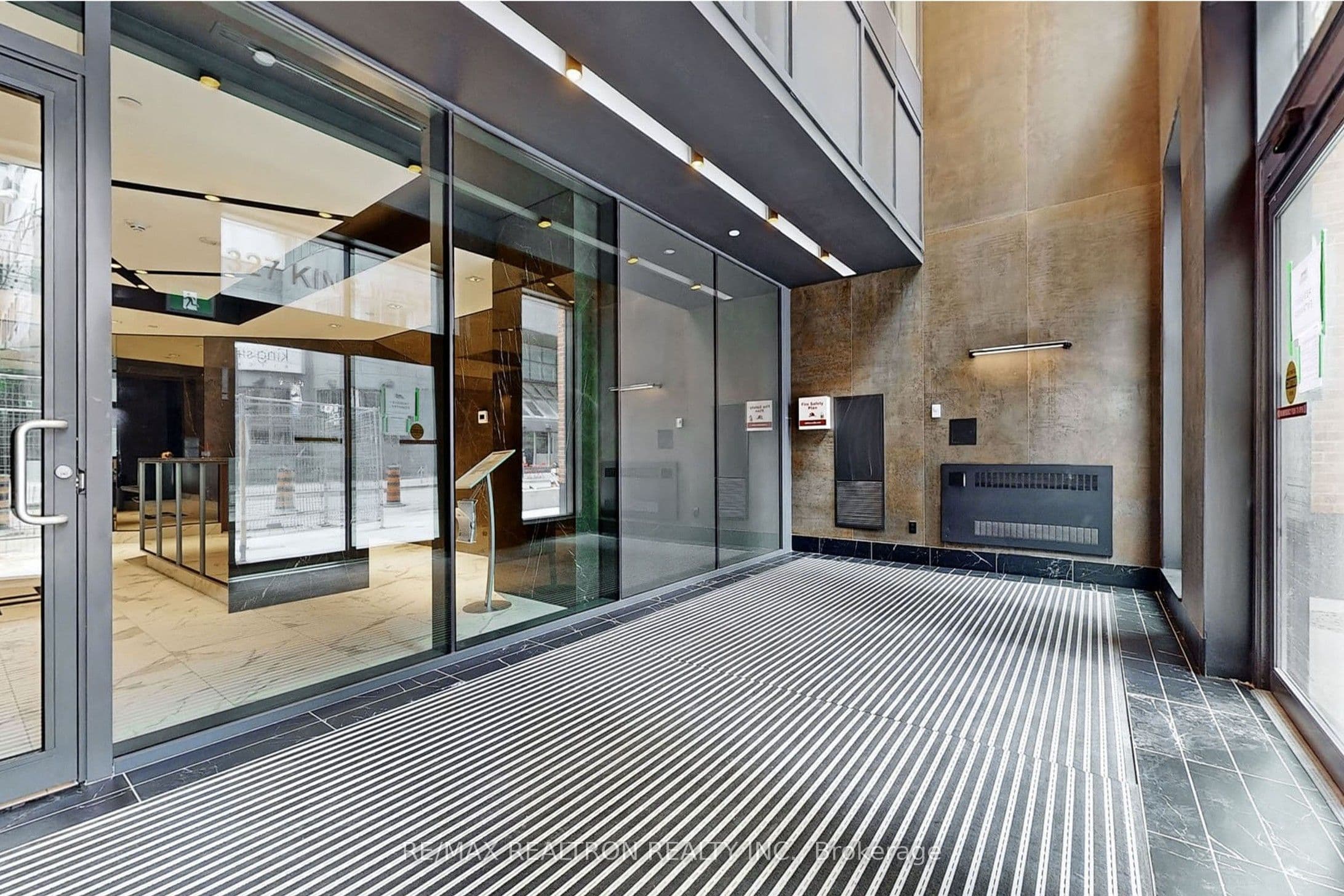 327 King Street W 4105, Toronto, ON M5V 0W7