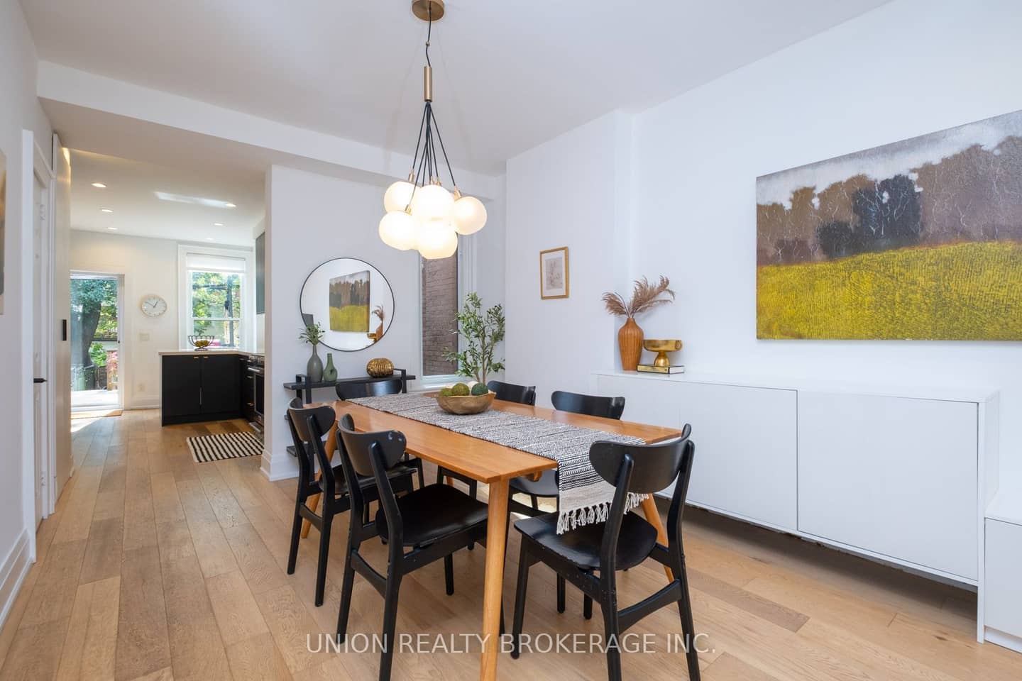 17 Ashland Avenue, Toronto, ON M4L 1J9