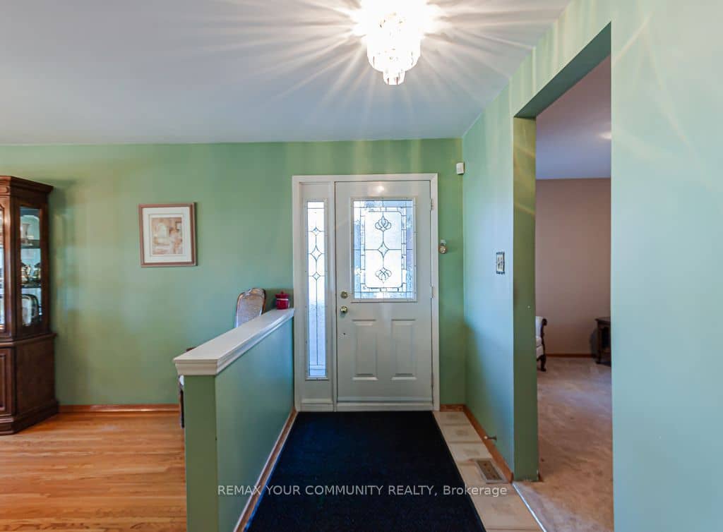 15 Valencia Crescent, Toronto, ON M6L 1M3