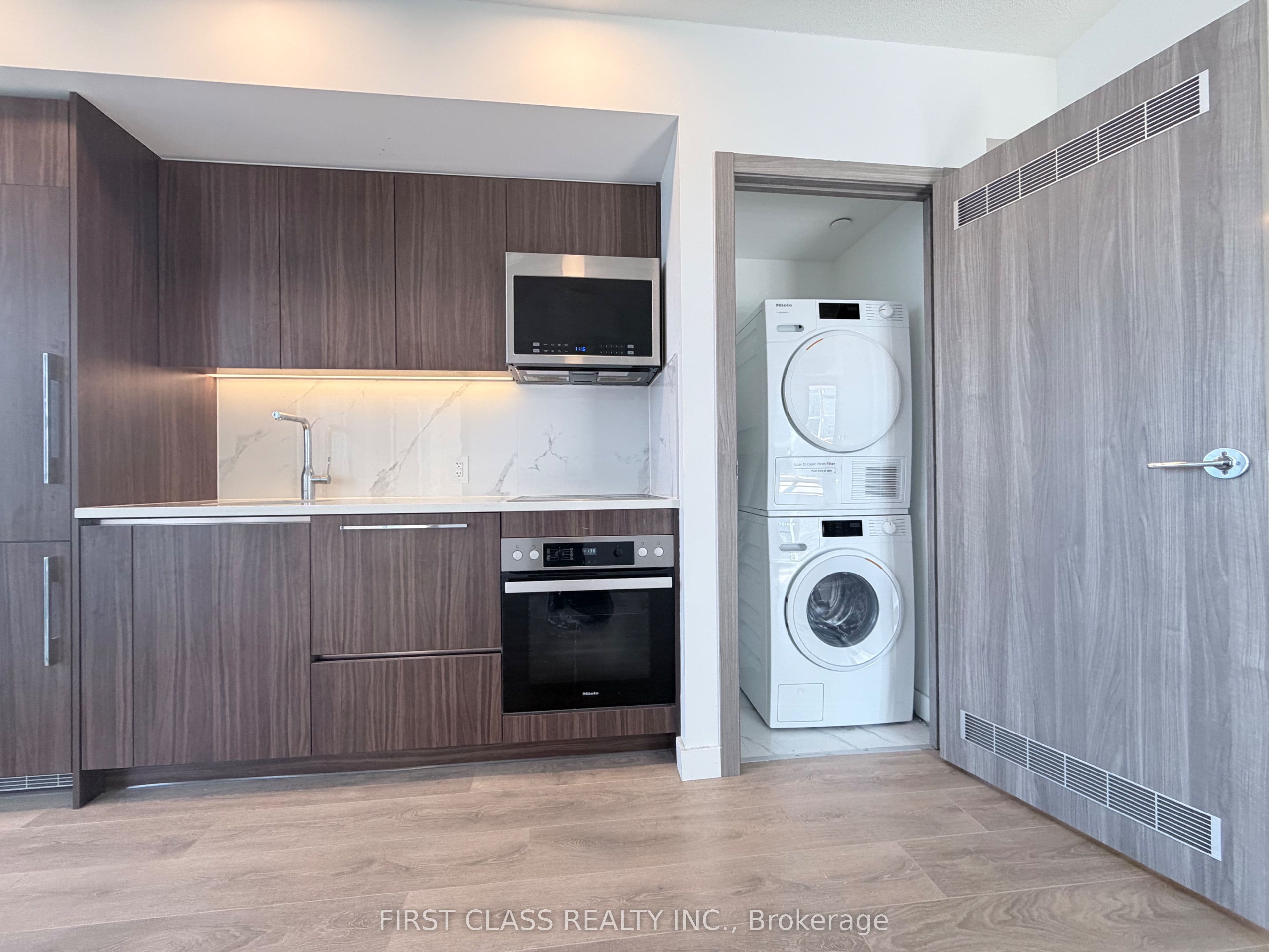 38 Widmer Street 3907, Toronto, ON M5V 0P7