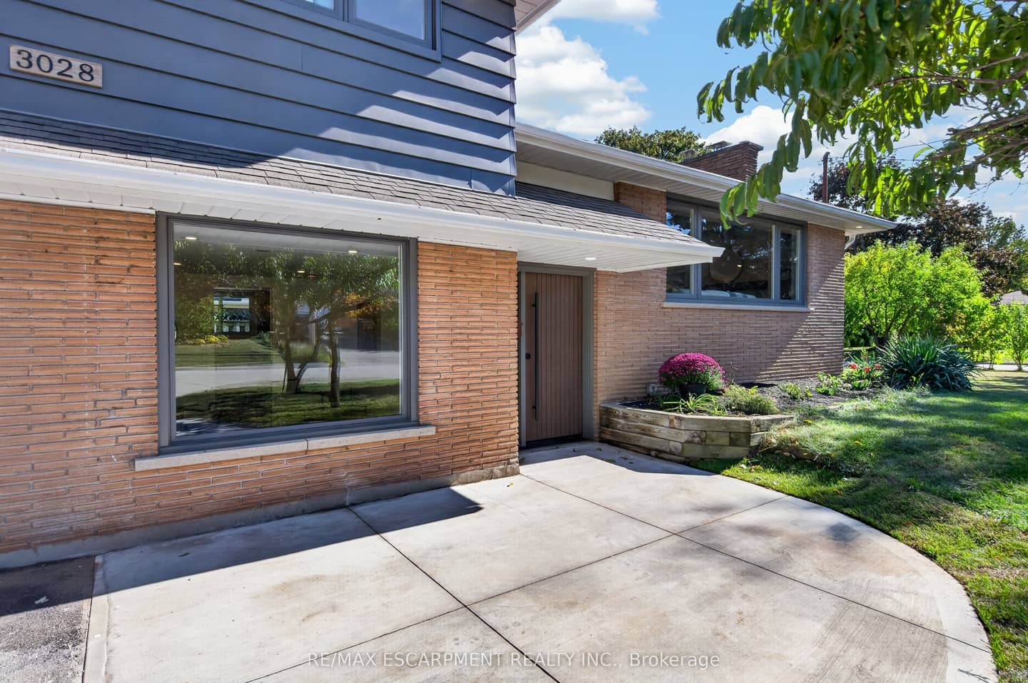 3028 Eva Drive, Burlington, ON L7N 2K4
