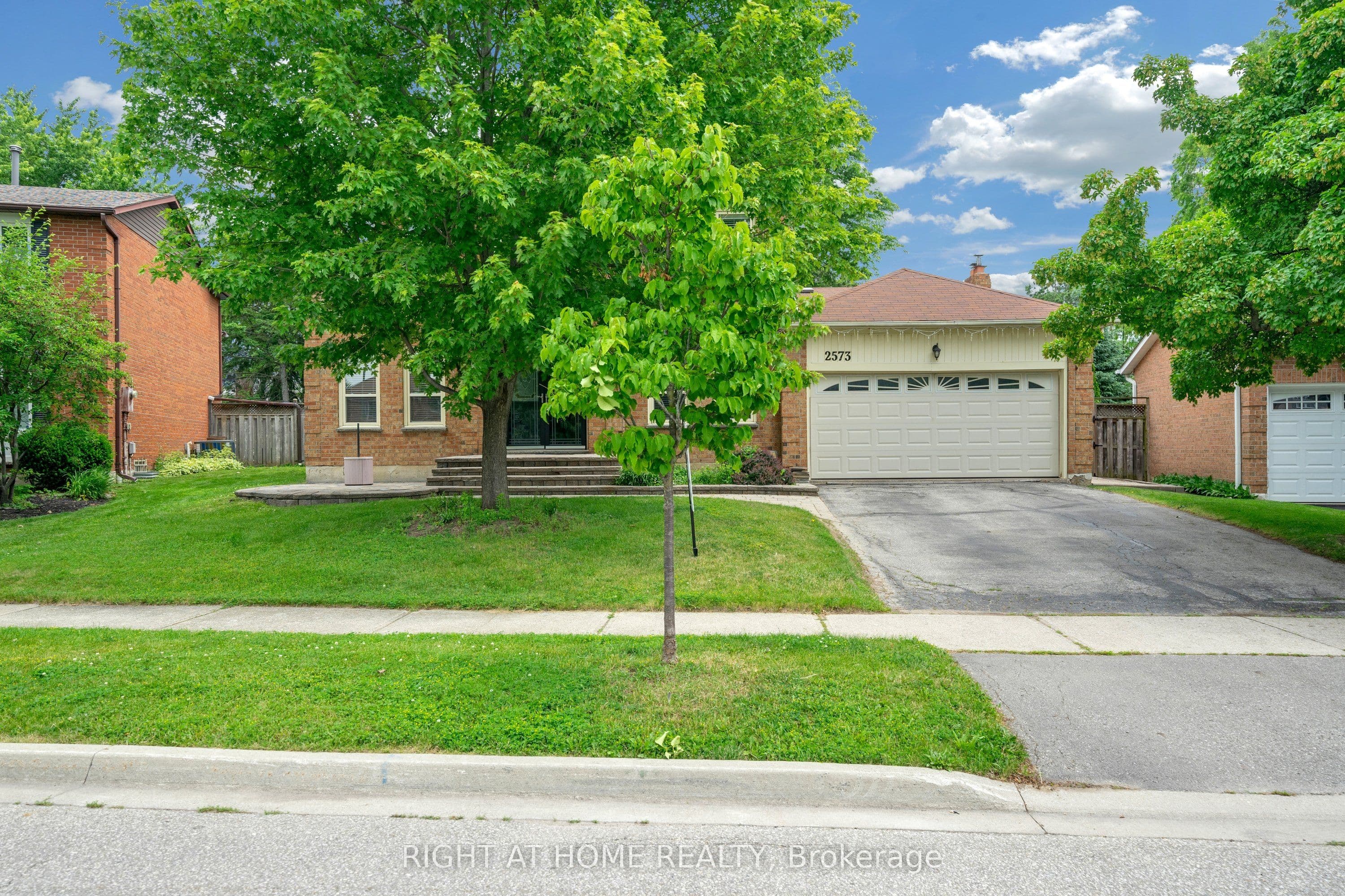 2573 Oshkin Court, Mississauga, ON L5N 3Z3