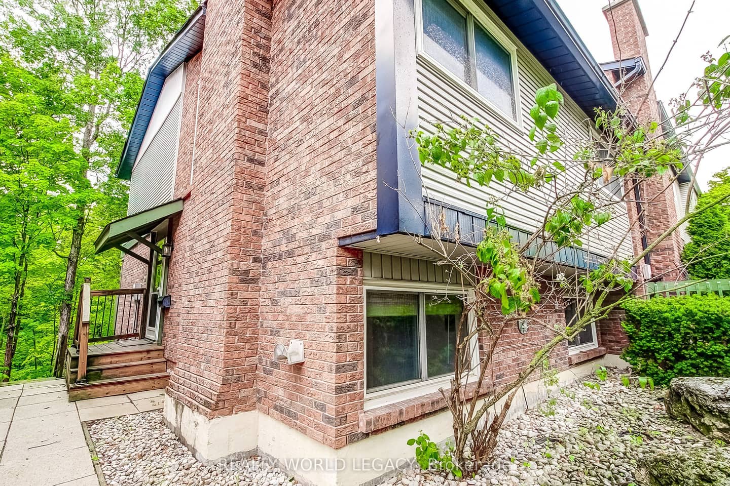 1580 Kerns Road 1, Burlington, ON L7P 3A7