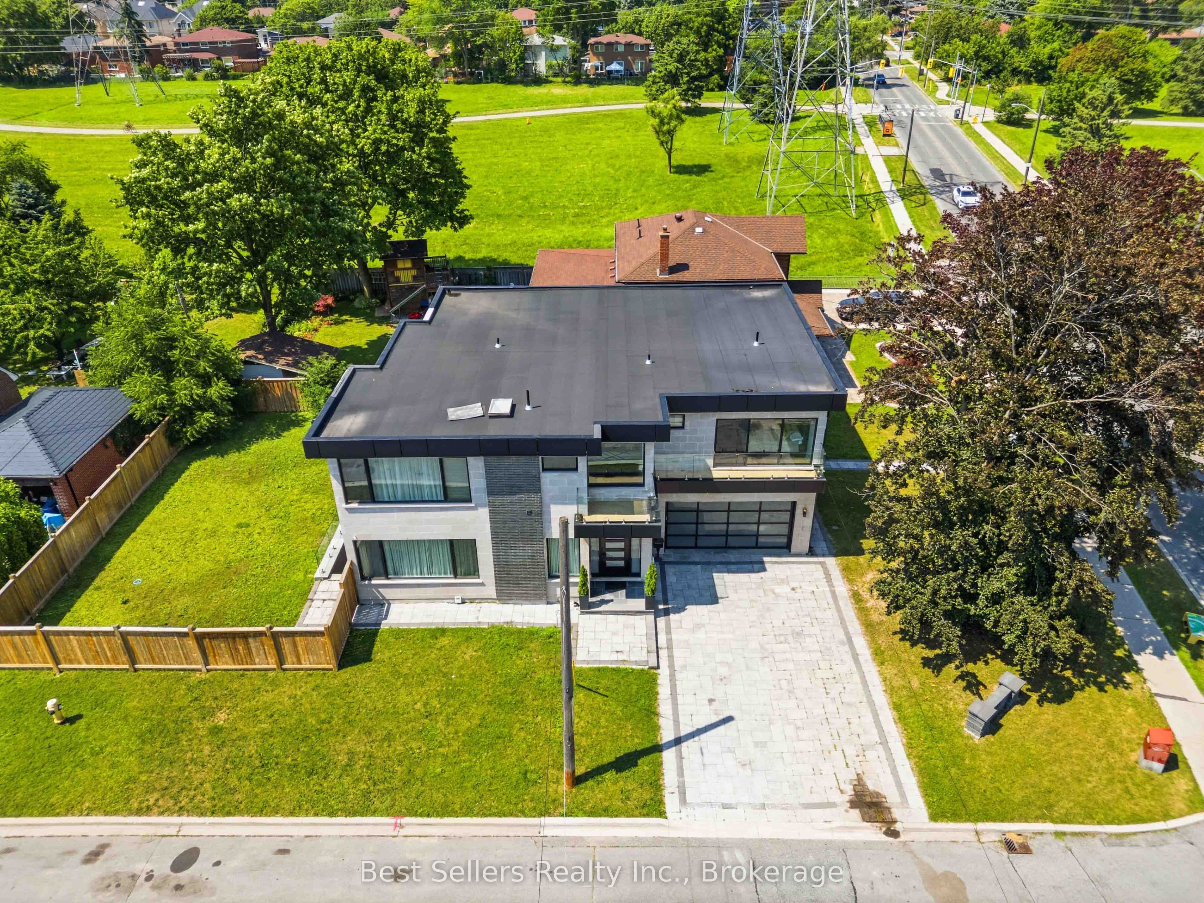 52 Grantbrook Street N, Toronto, ON M2R 2E9