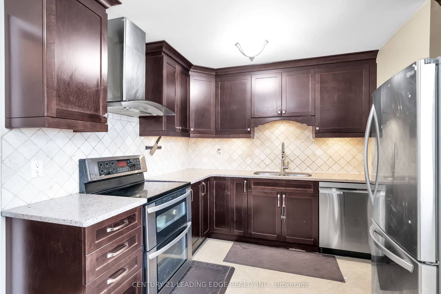 10 Fairbairn Court, Clarington, ON L1C 4K9
