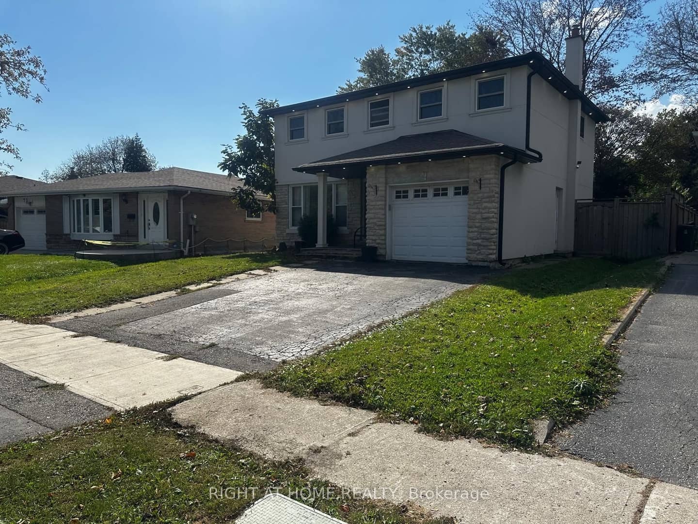 71 Sandrift Square, Toronto, ON M1E 4N5