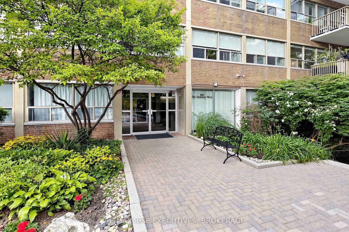 160 The Donway W 304, Toronto, ON M3C 2G1