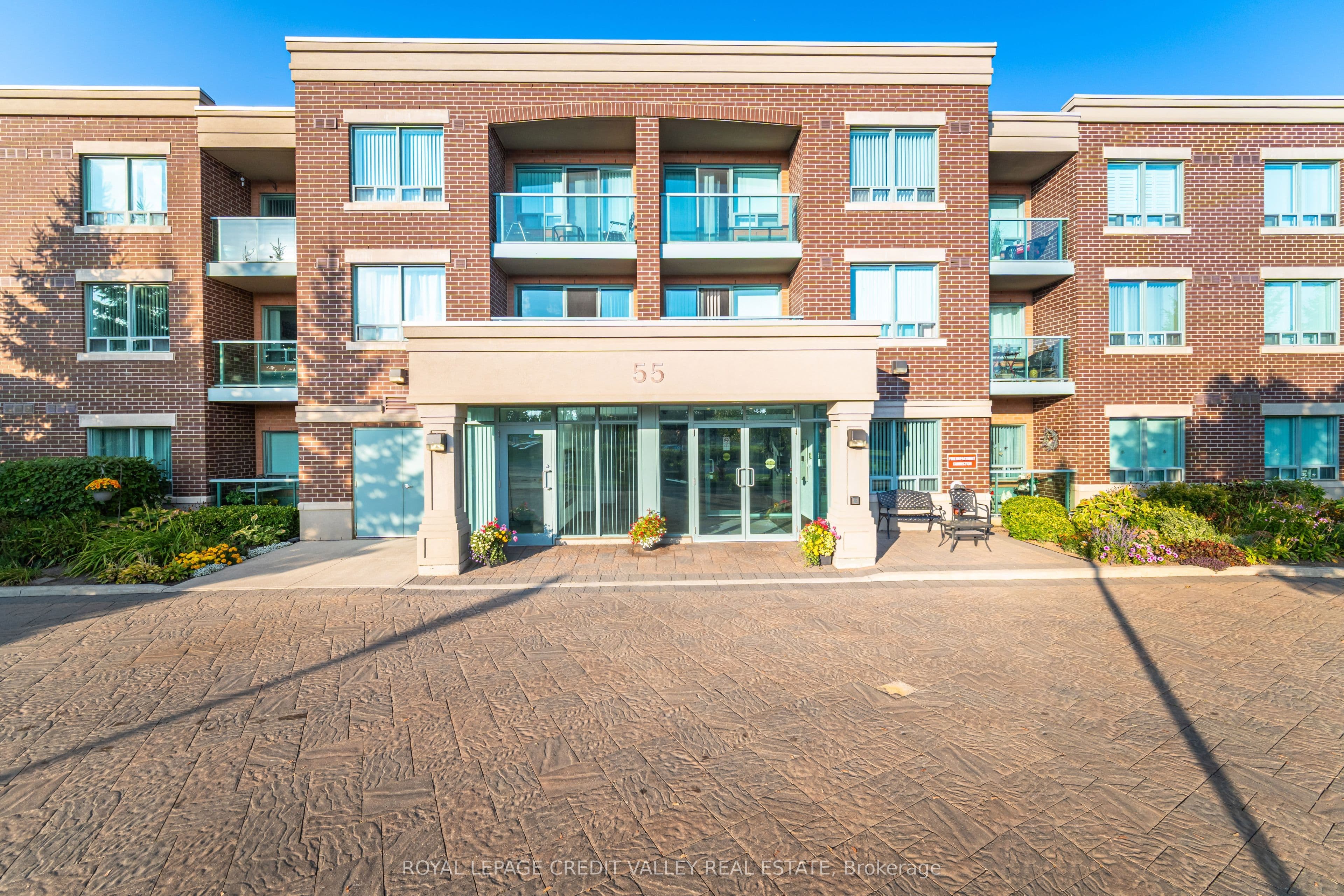 55 Via Rosedale 204, Brampton, ON L6P 0V1
