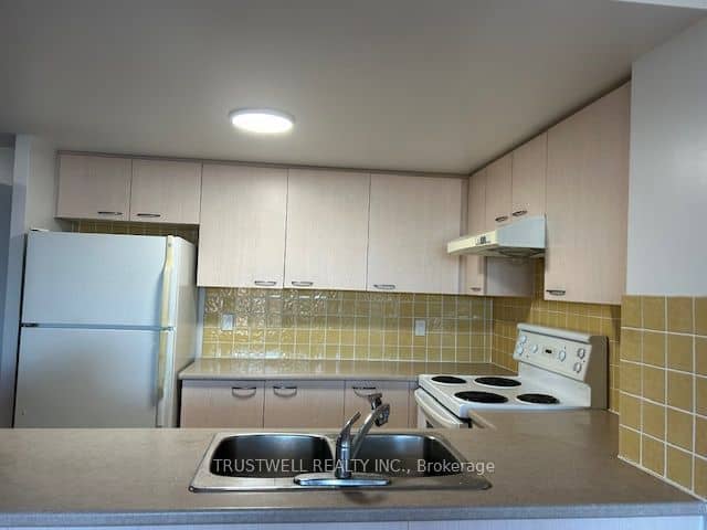 130 Pond Drive 905, Markham, ON L3T 7W5