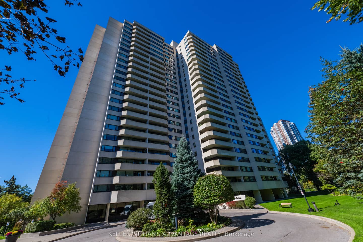 75 Wynford Hts Crescent 302, Toronto, ON M3C 3H9
