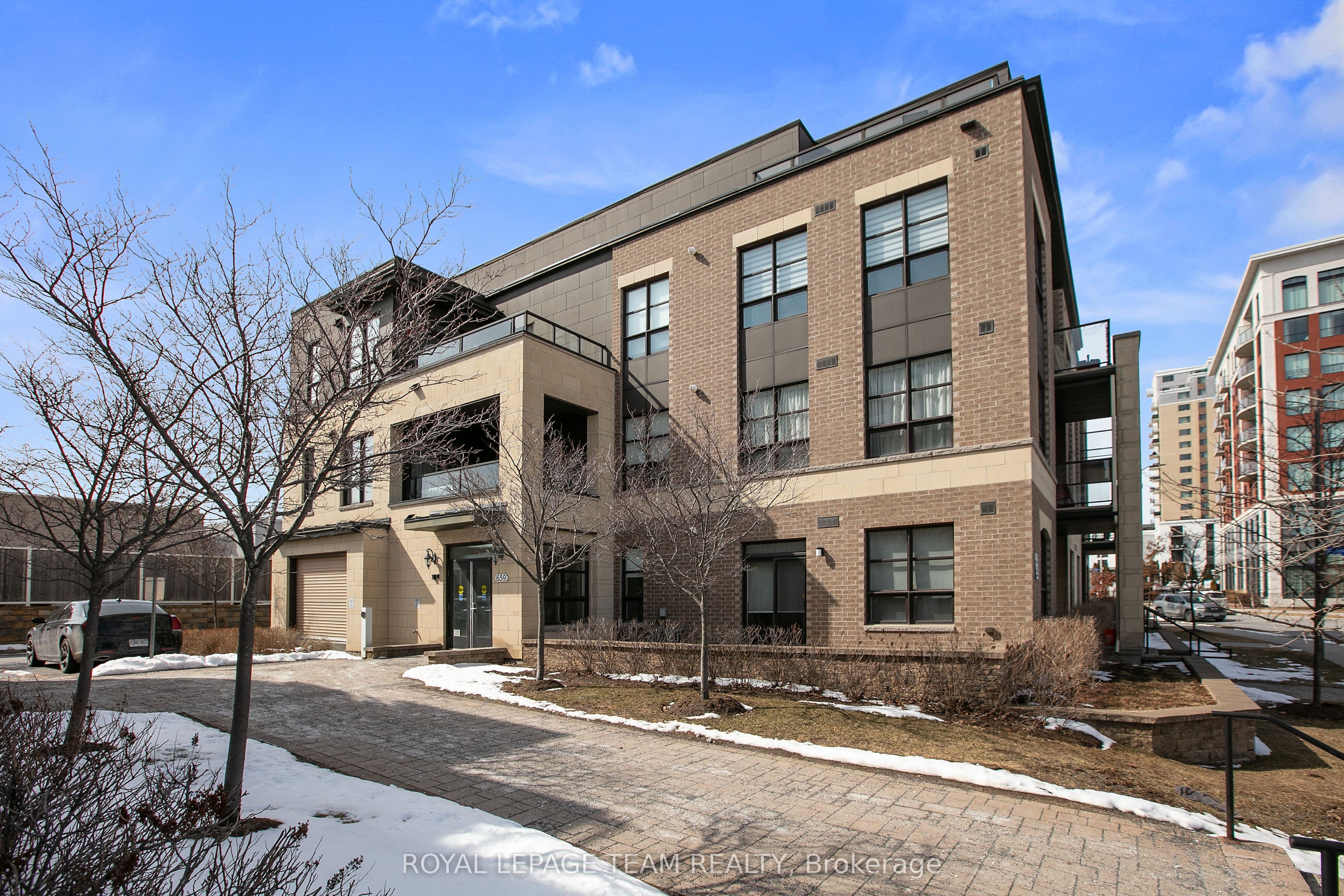 659 Sue Holloway Drive 401, Barrhaven, ON K2J 5W4