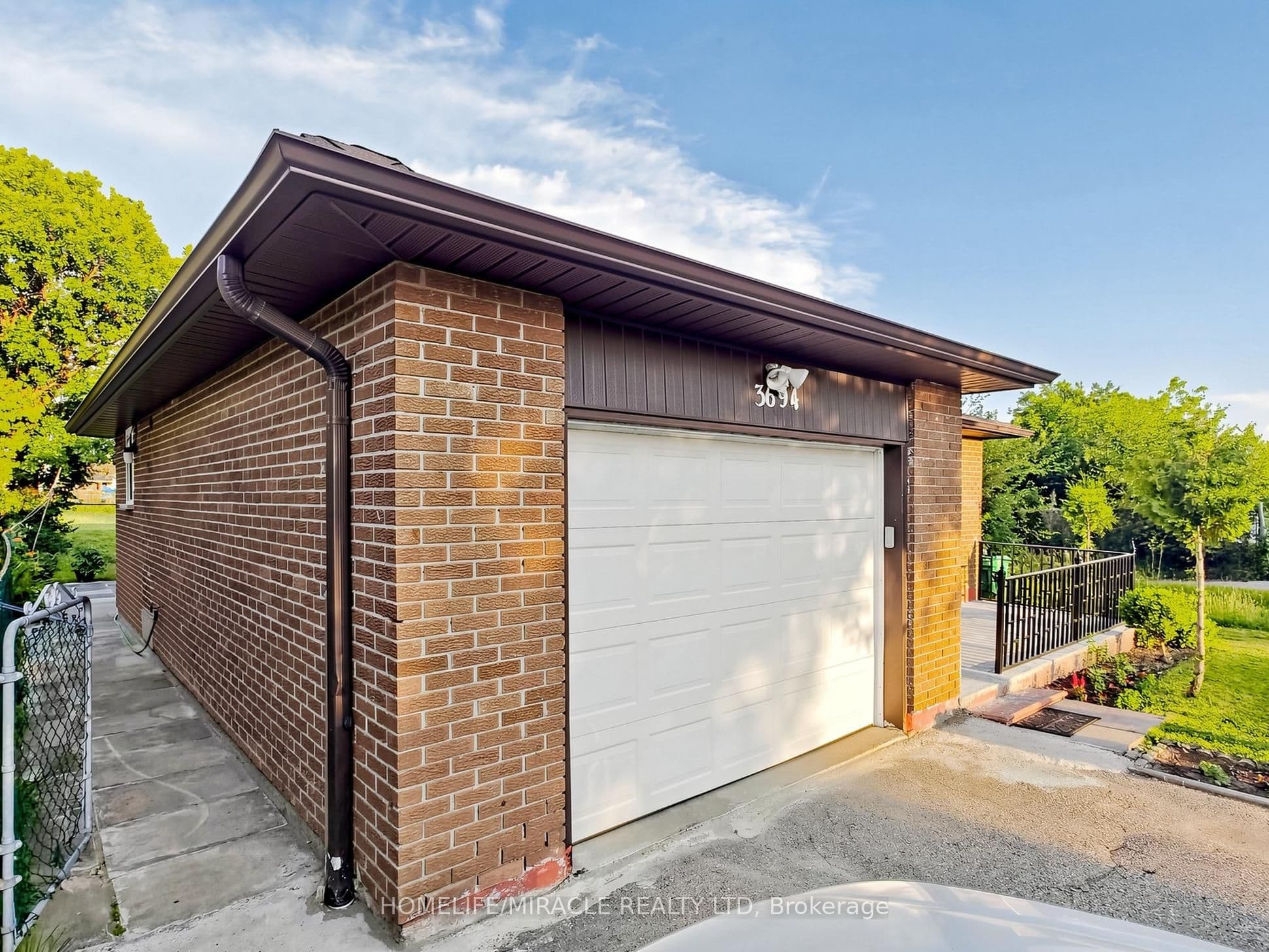 3694 Brandon Gate Drive, Mississauga, ON L4T 3M8
