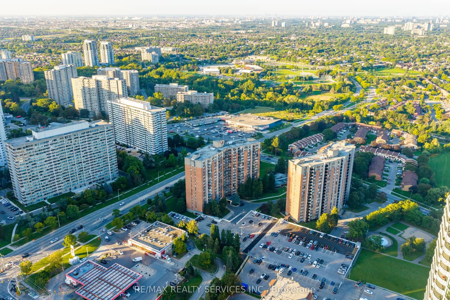 20 Mississauga Valley Boulevard 701, Mississauga, ON L5A 3S2