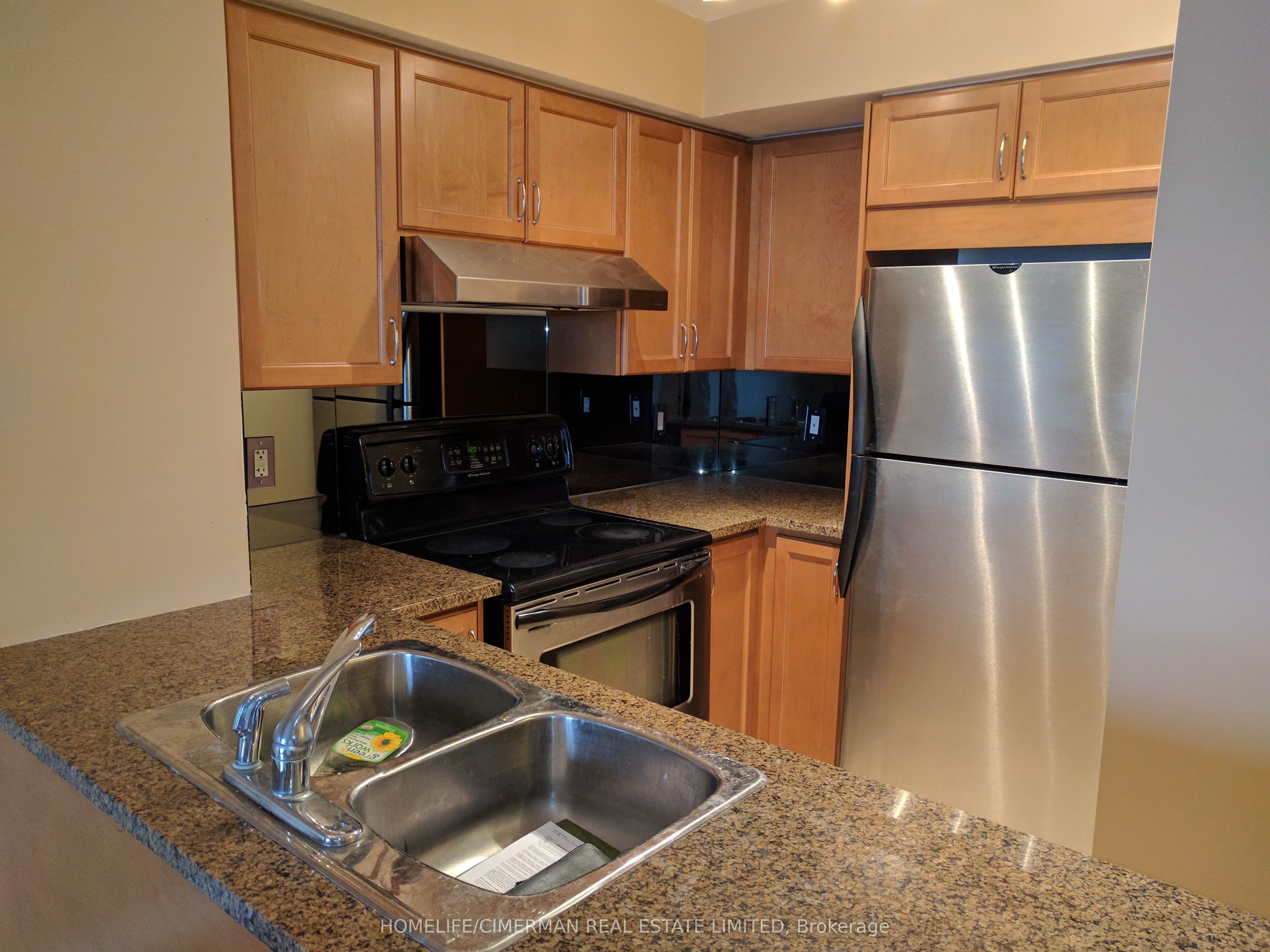 18 Kenaston Gardens 403, Toronto, ON M2K 1G8