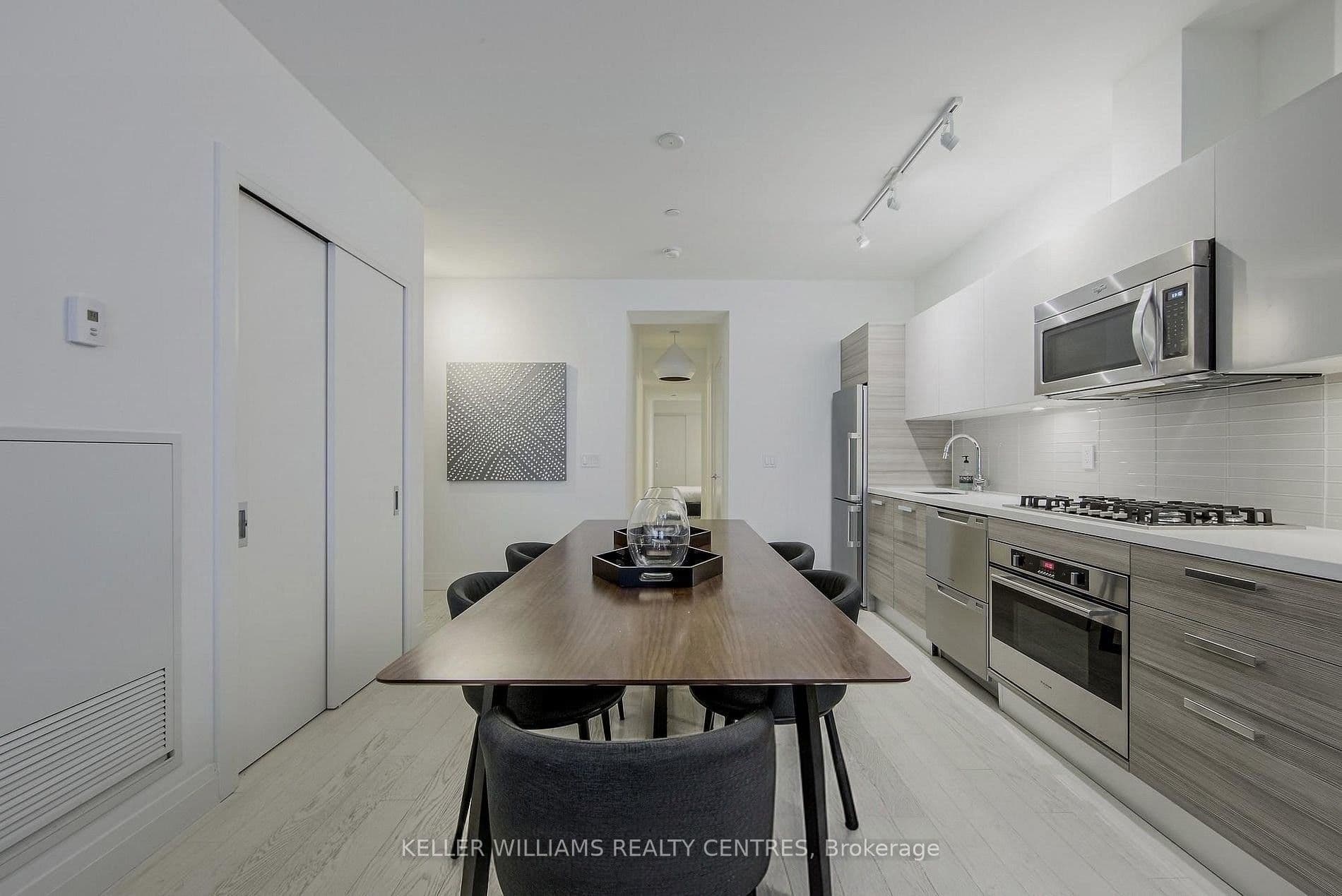 224 King Street West Street W 501, Toronto, ON M5H 0A6