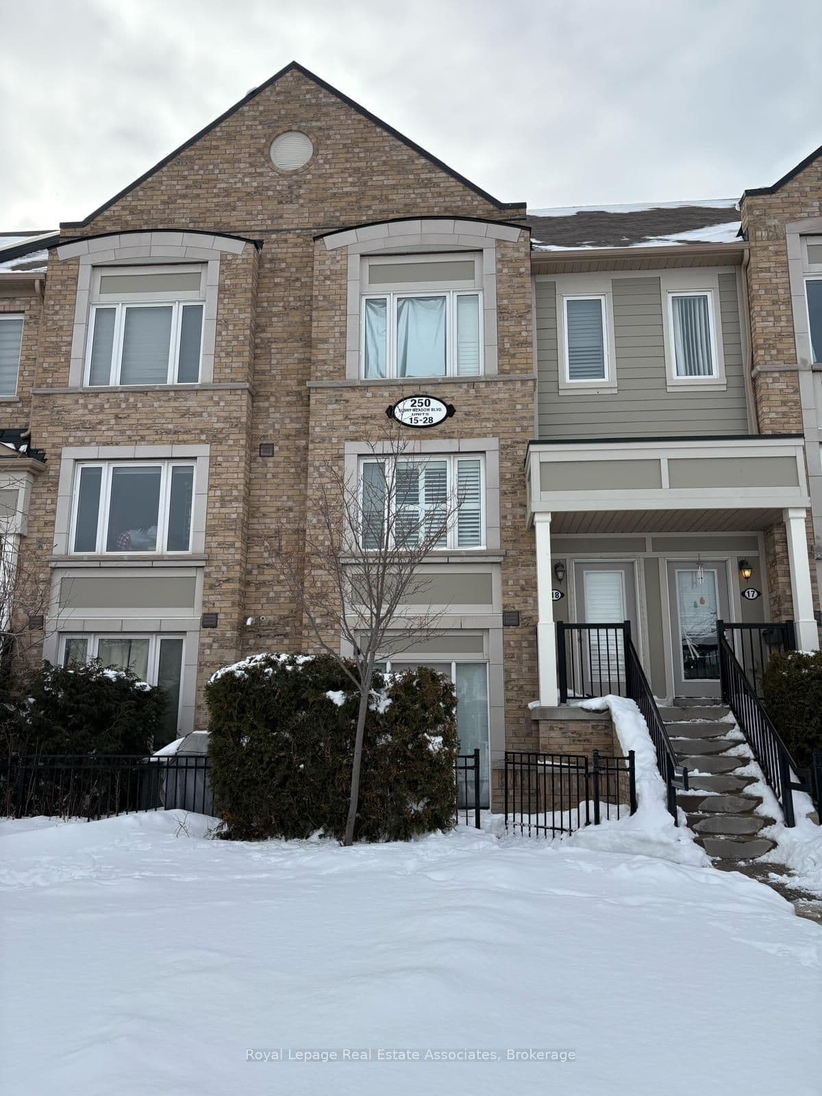 250 Sunny Meadow Boulevard 19, Brampton, ON L6R 3Y6